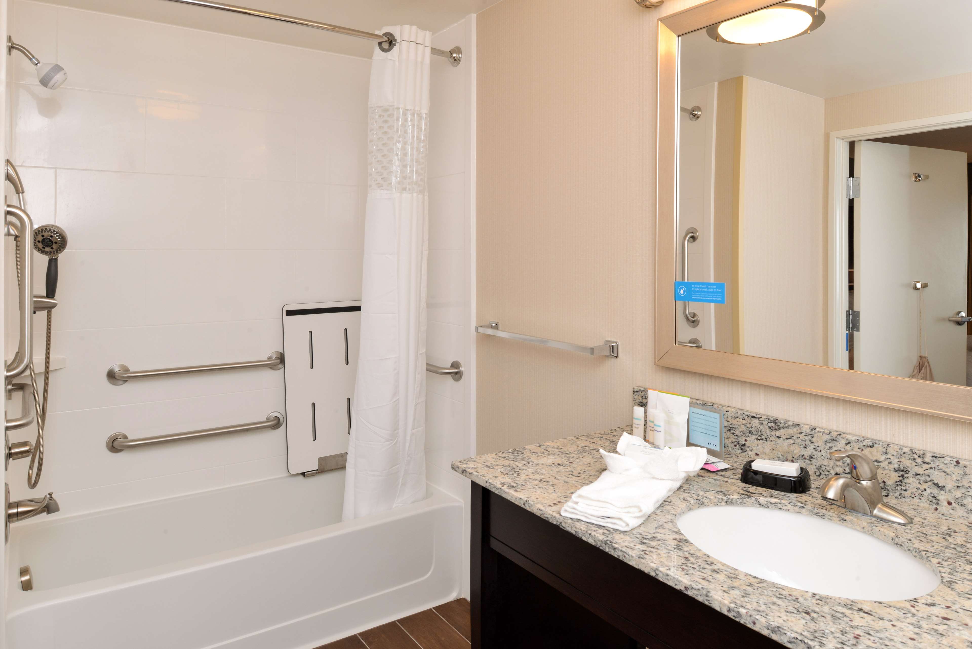 Guest room bath