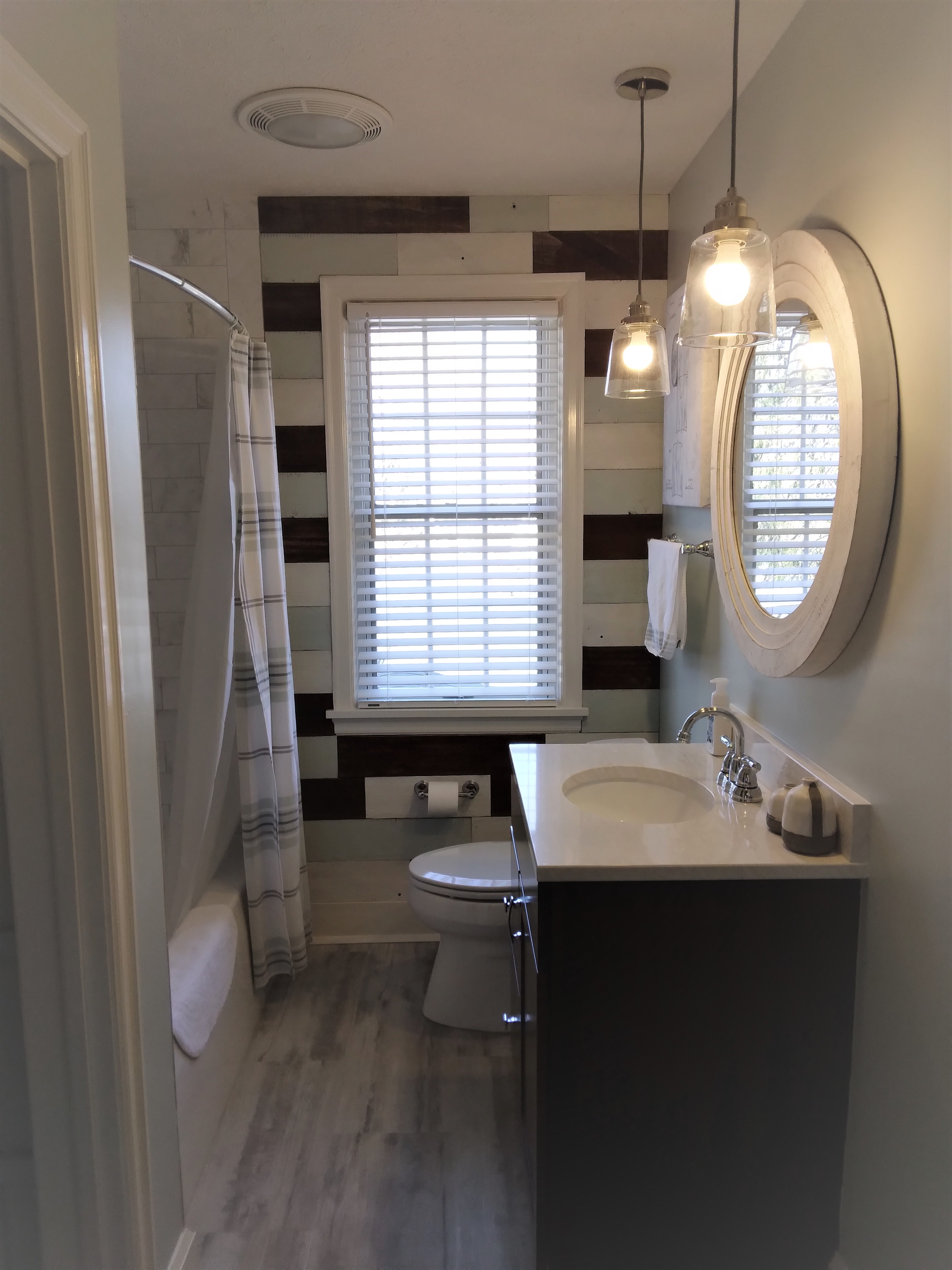 These white faux wood blinds are perfect for this Springfield Illinois bathroom window.  BudgetBlinds  WindowCoverings  Blinds  SpringfieldIllinois  Springfield