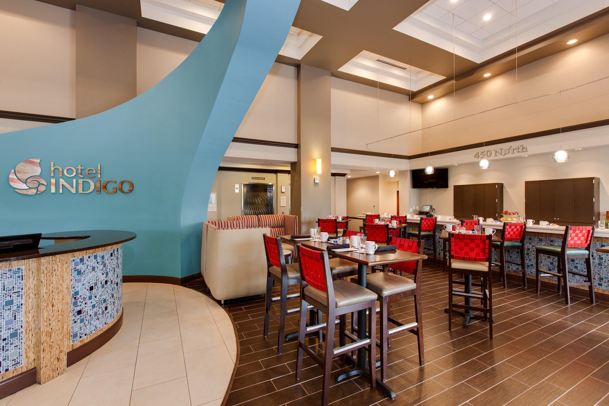 Hotel Indigo Chicago-Vernon Hills Photo