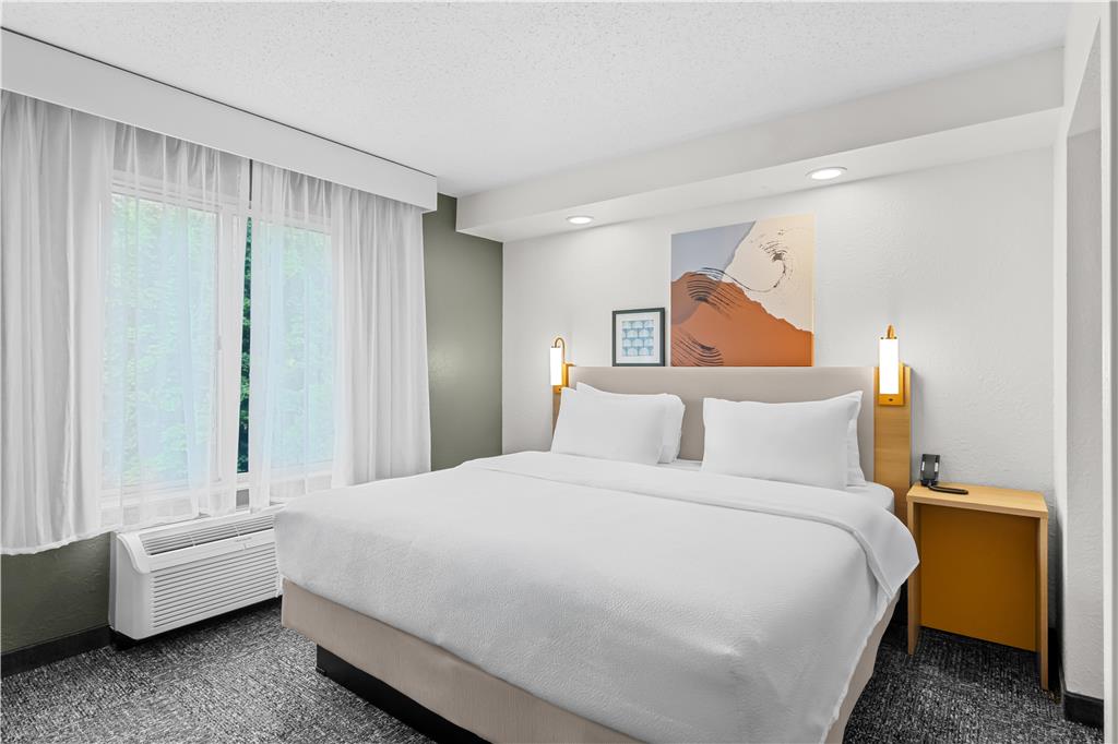 Spark by Hilton Traverse City Image