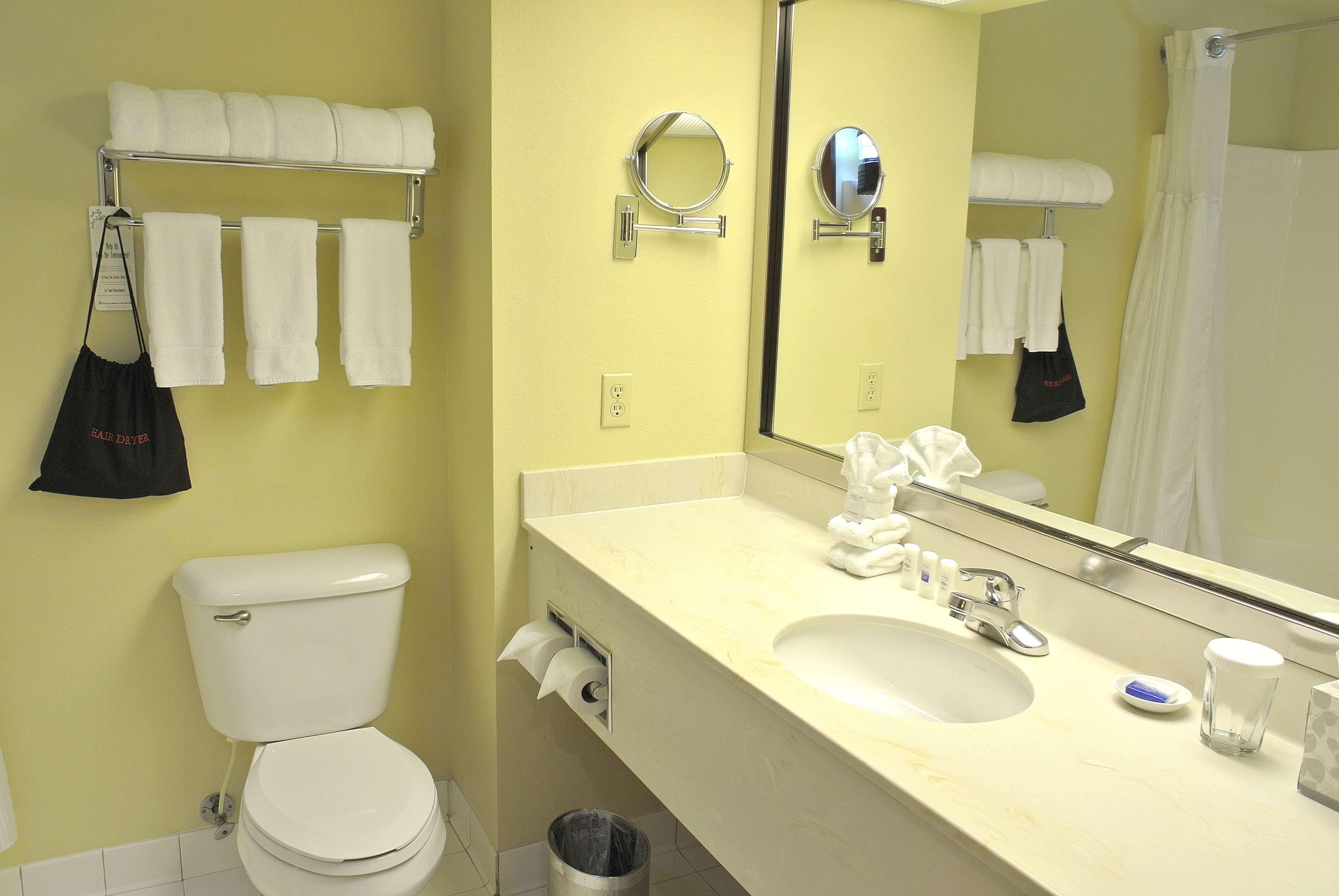 Best Western Plus Plaza by the Green Photo