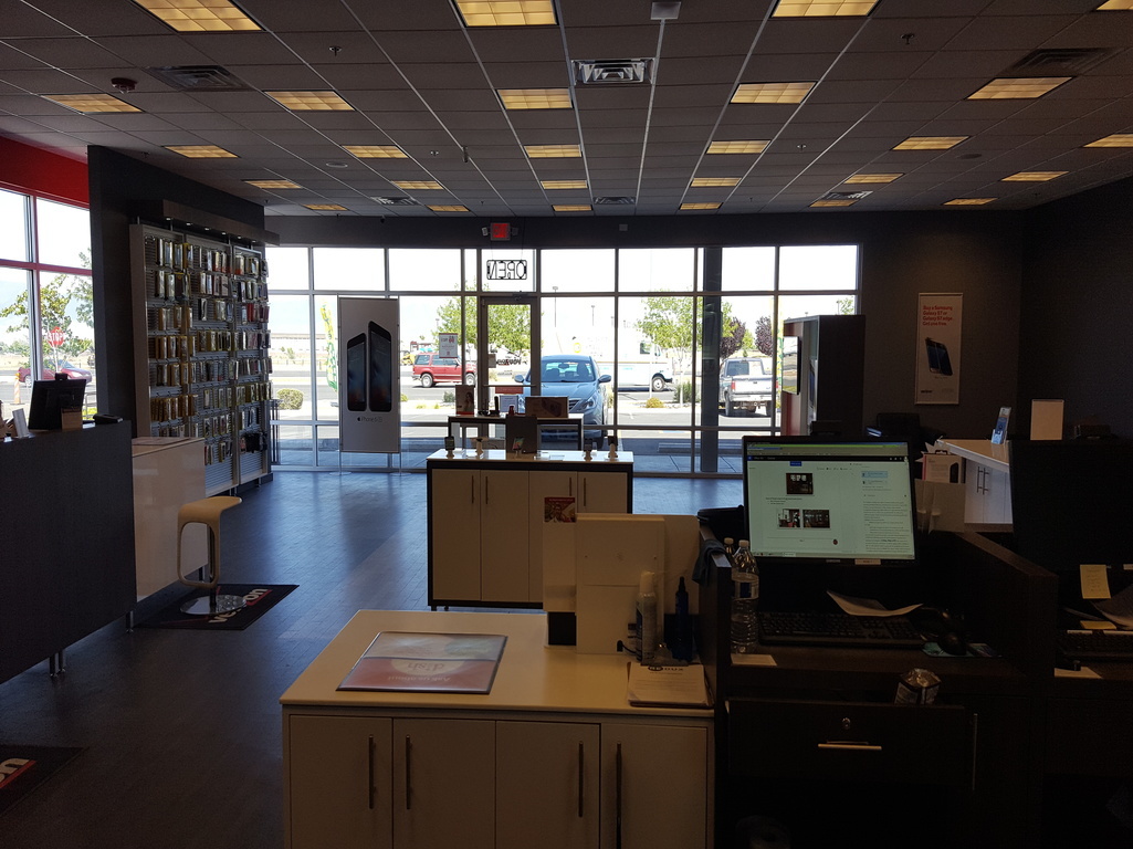 Verizon Authorized Retailer - TCC Photo