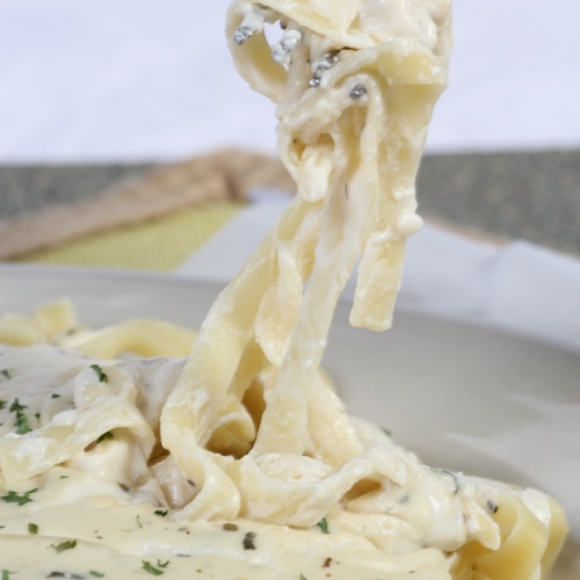 Fettuccine Alfredo - Family Feast