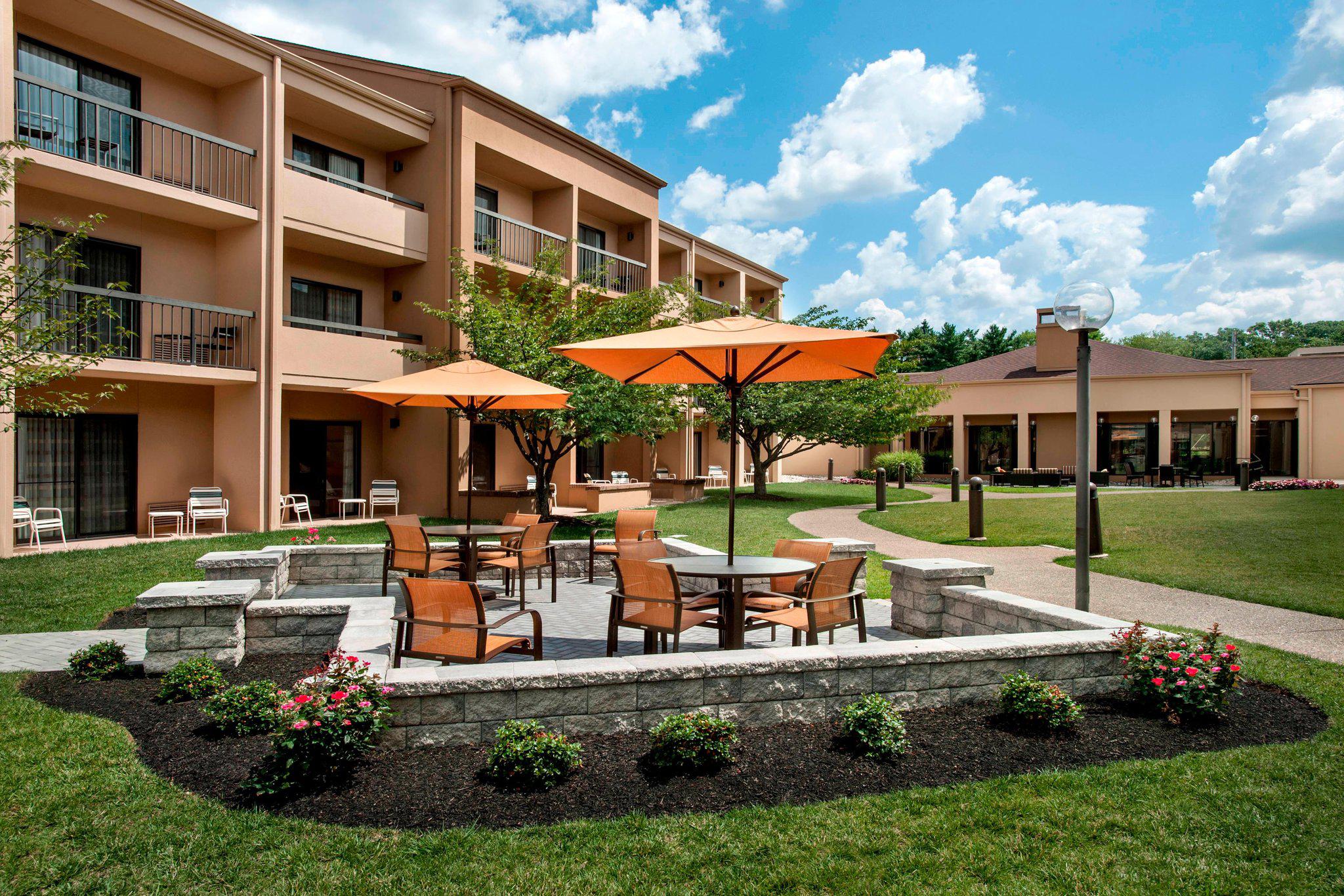 Courtyard by Marriott Philadelphia Willow Grove Photo