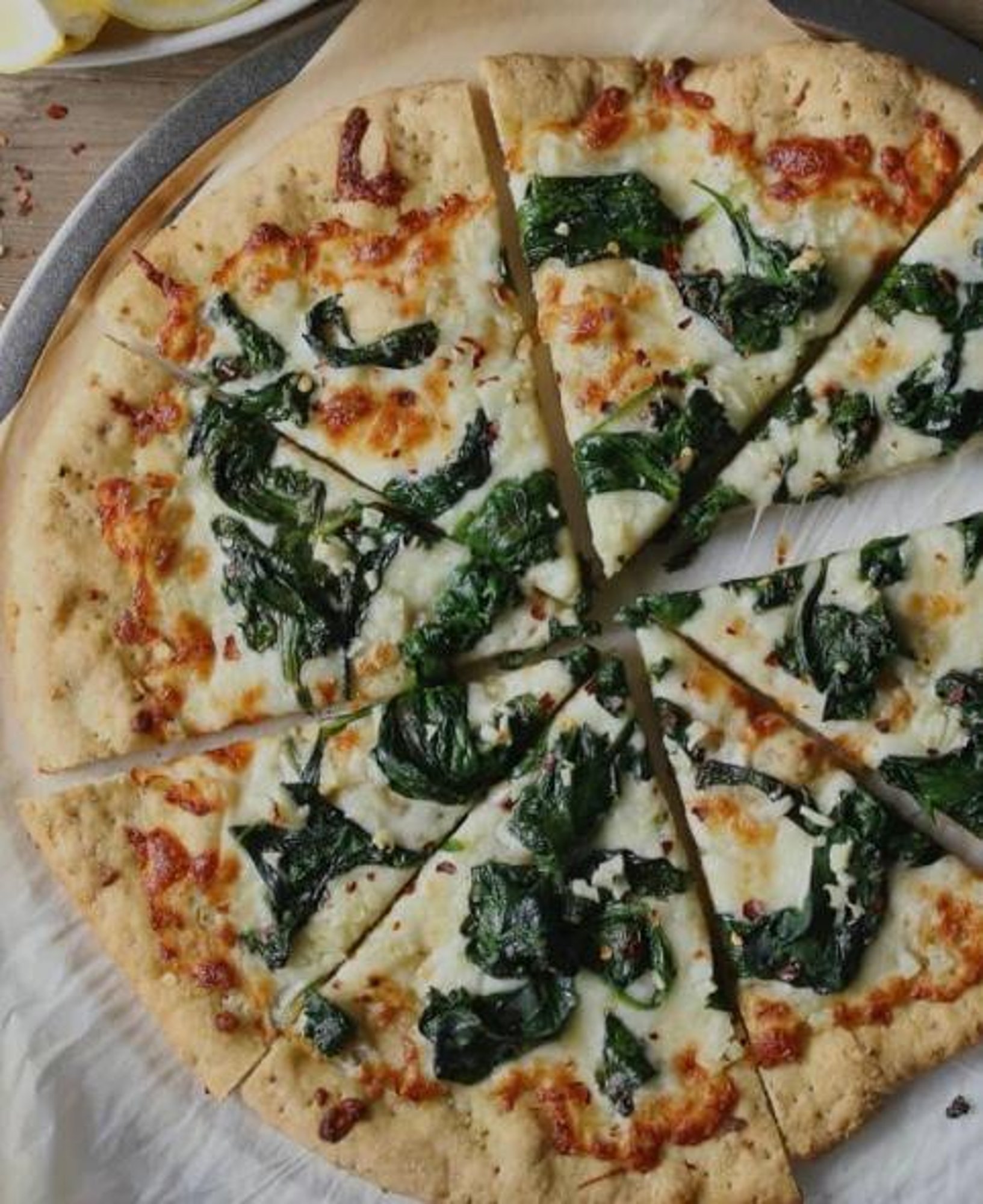 SM WHITE PIE WITH GARLIC AND SPINACH PIZZA