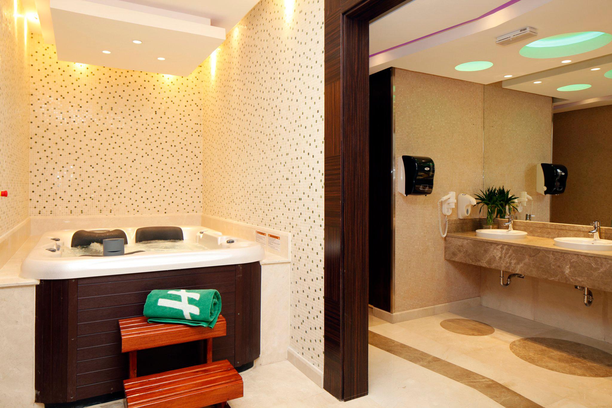 Holiday Inn Riyadh - Meydan, an IHG Hotel