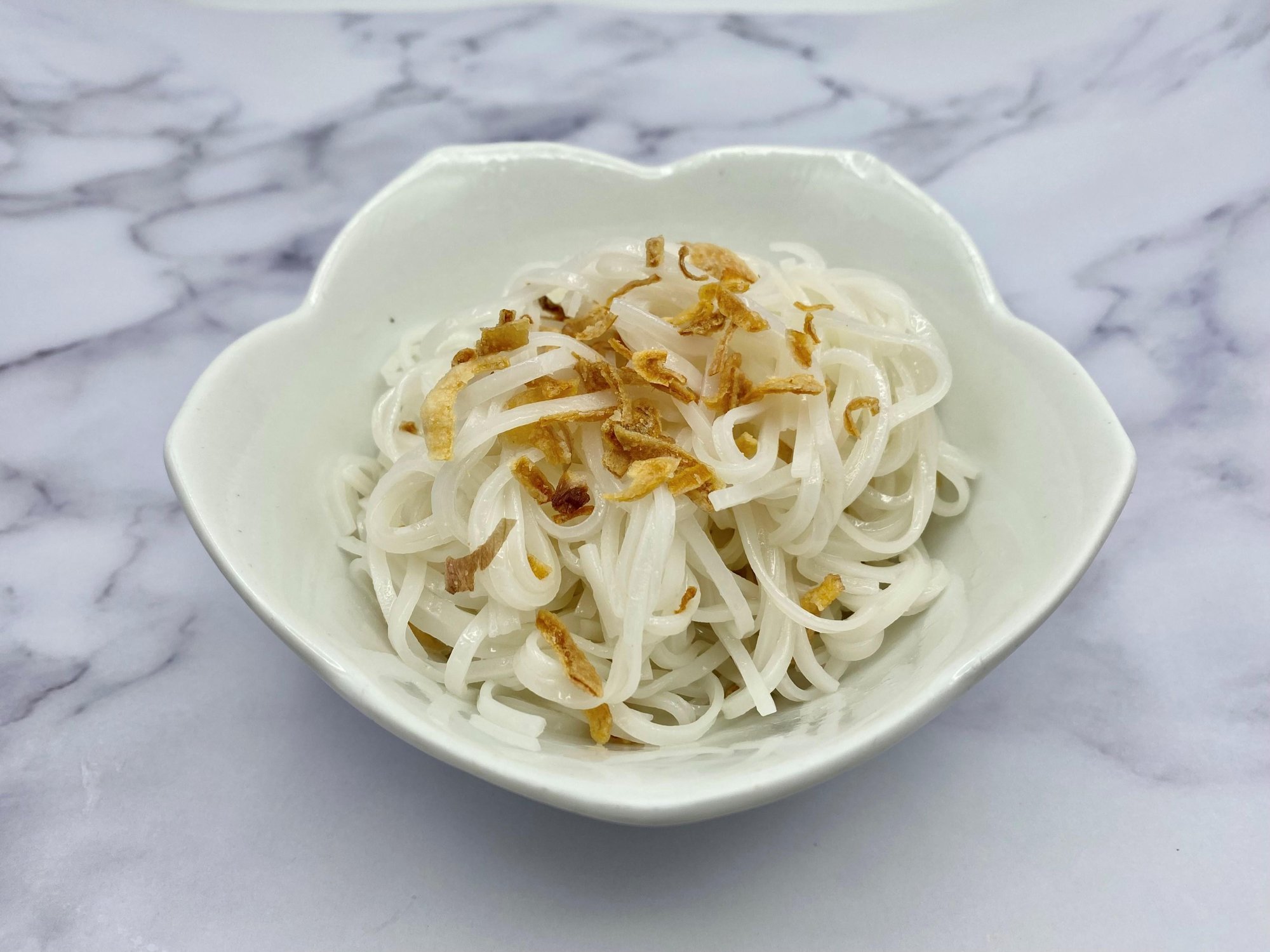 Side Rice Noodles Mixed with Fried Red Onion