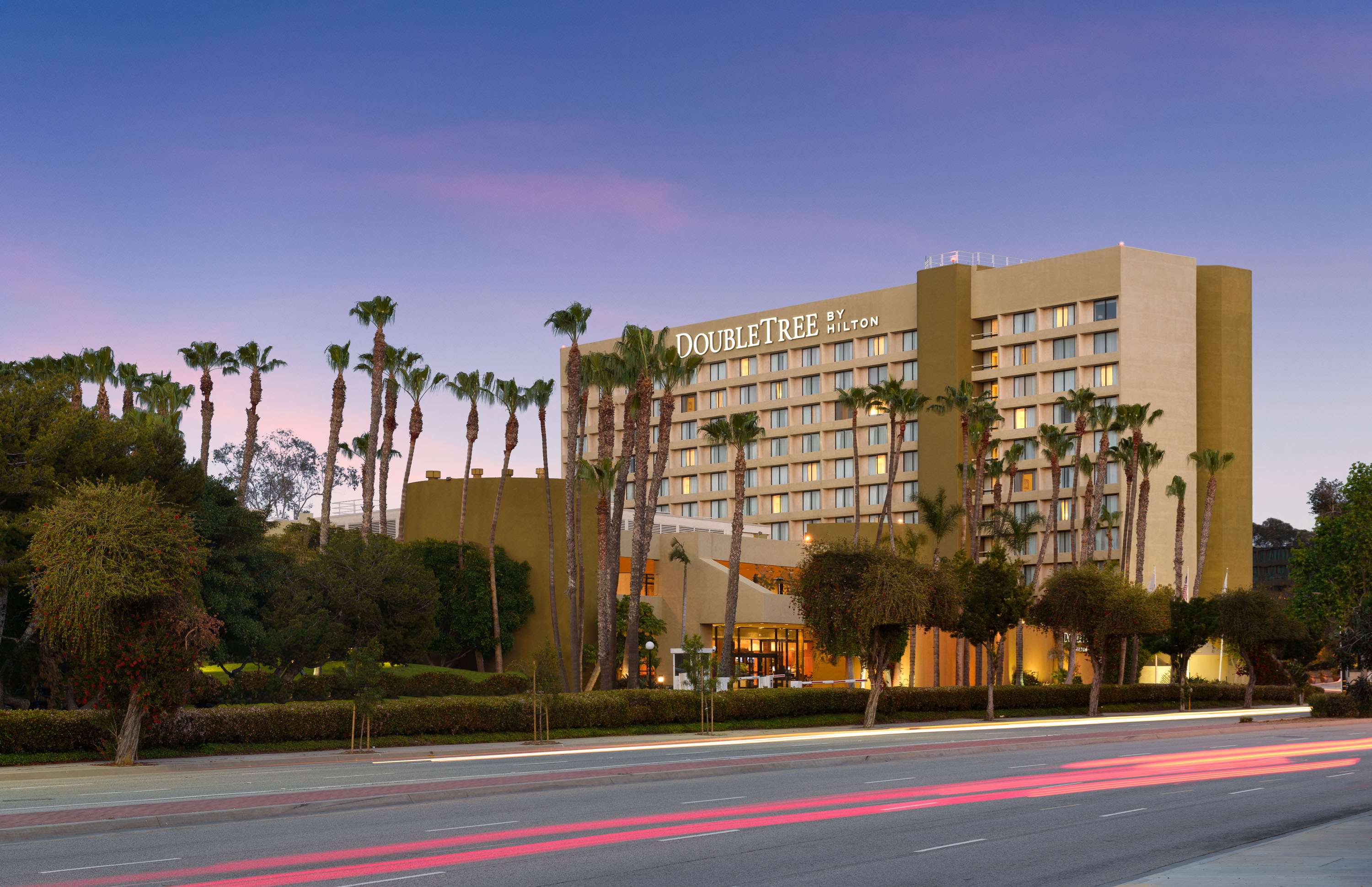 DoubleTree by Hilton Hotel Los Angeles - Westside Photo