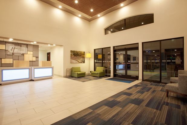 Images Holiday Inn Express & Suites Davis - University Area