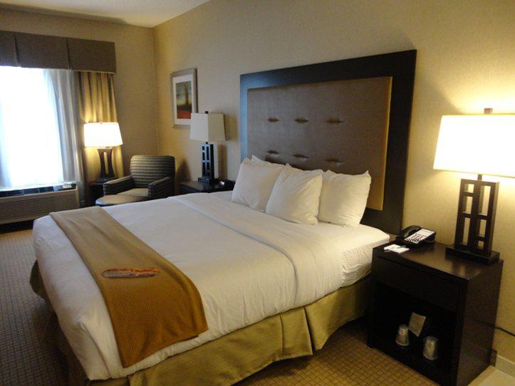 Holiday Inn Express & Suites Olathe North Photo