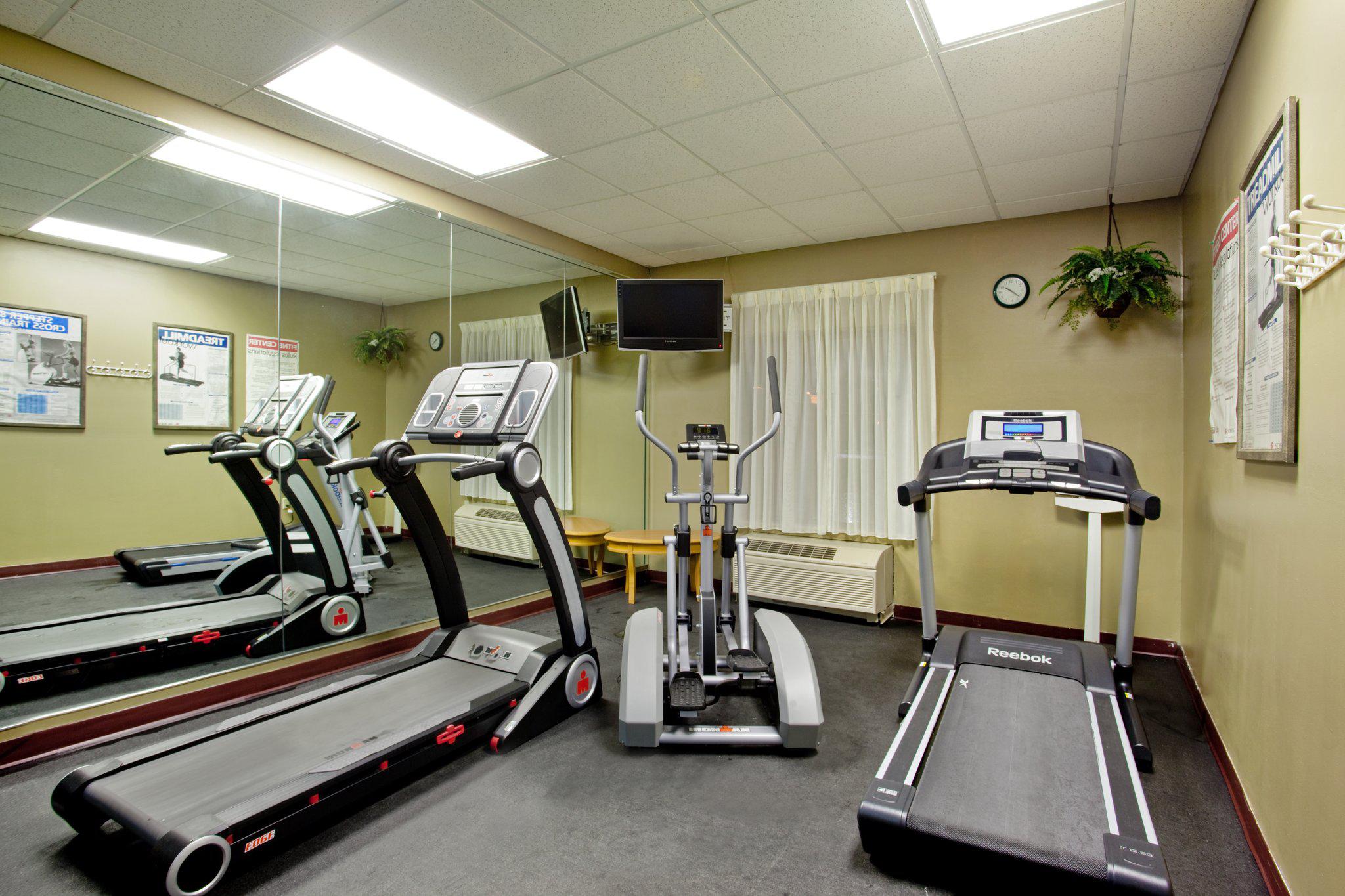 Holiday Inn Express & Suites Three Rivers Photo