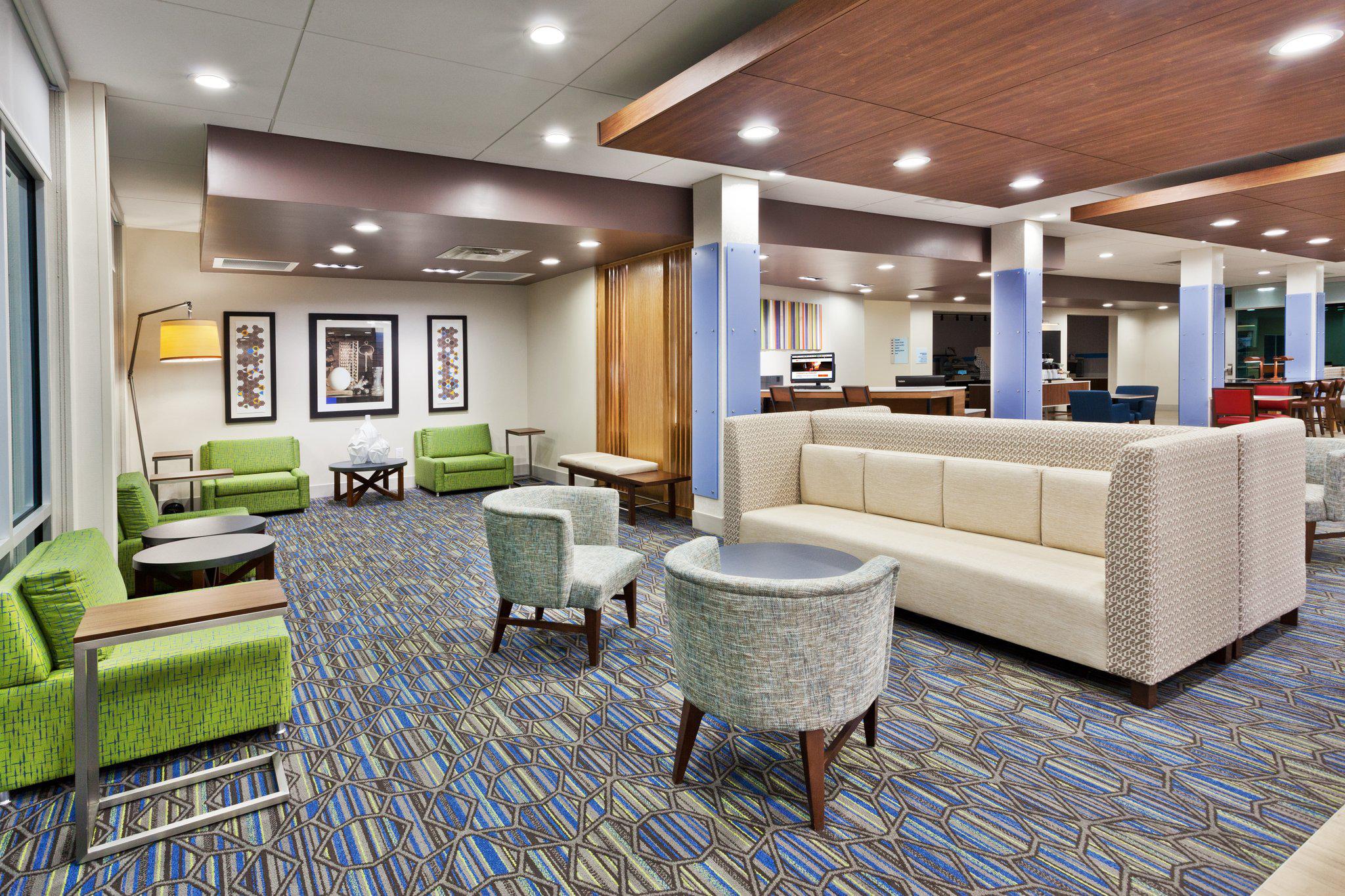 Holiday Inn Express & Suites Cartersville Photo