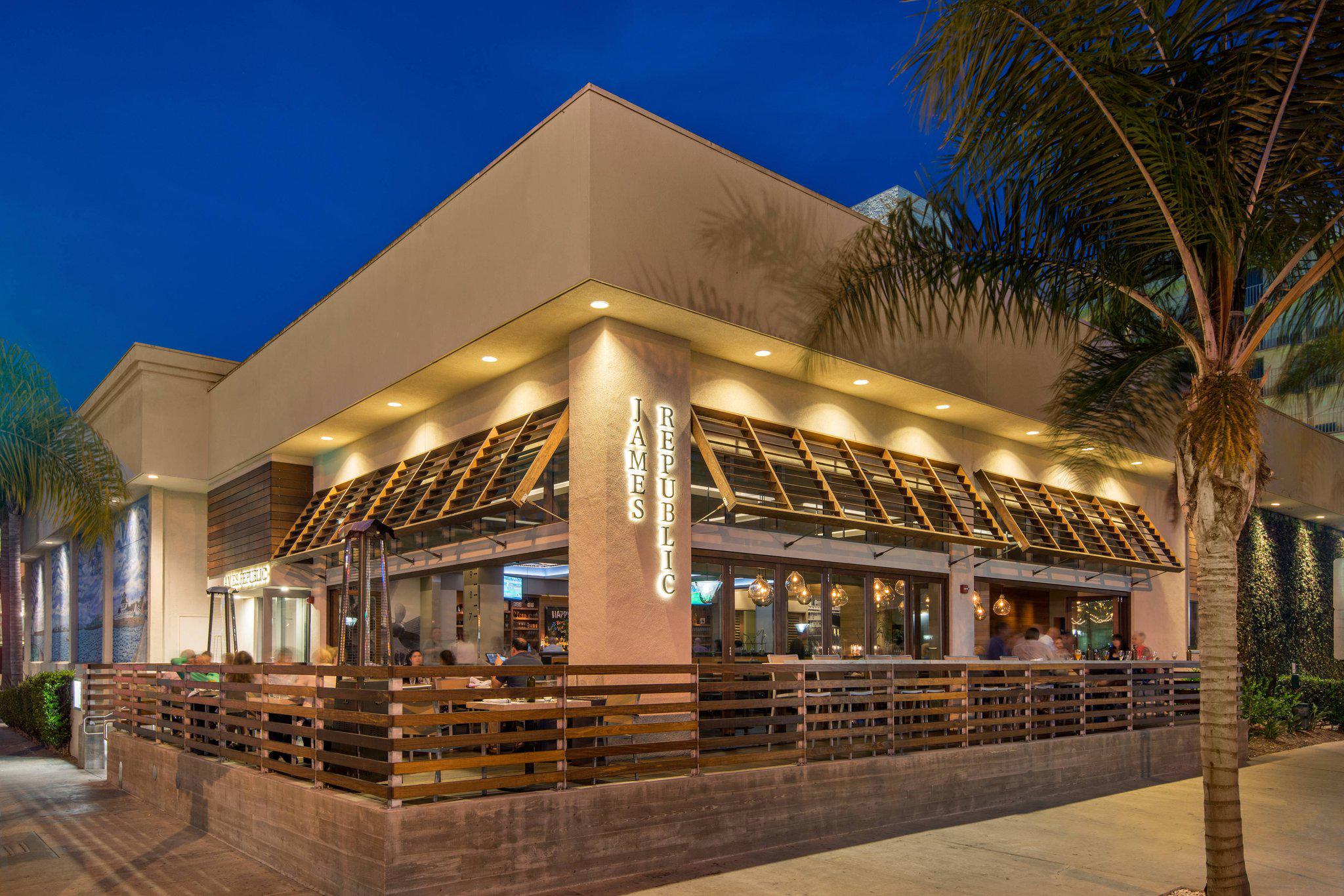 Courtyard by Marriott Long Beach Downtown Photo