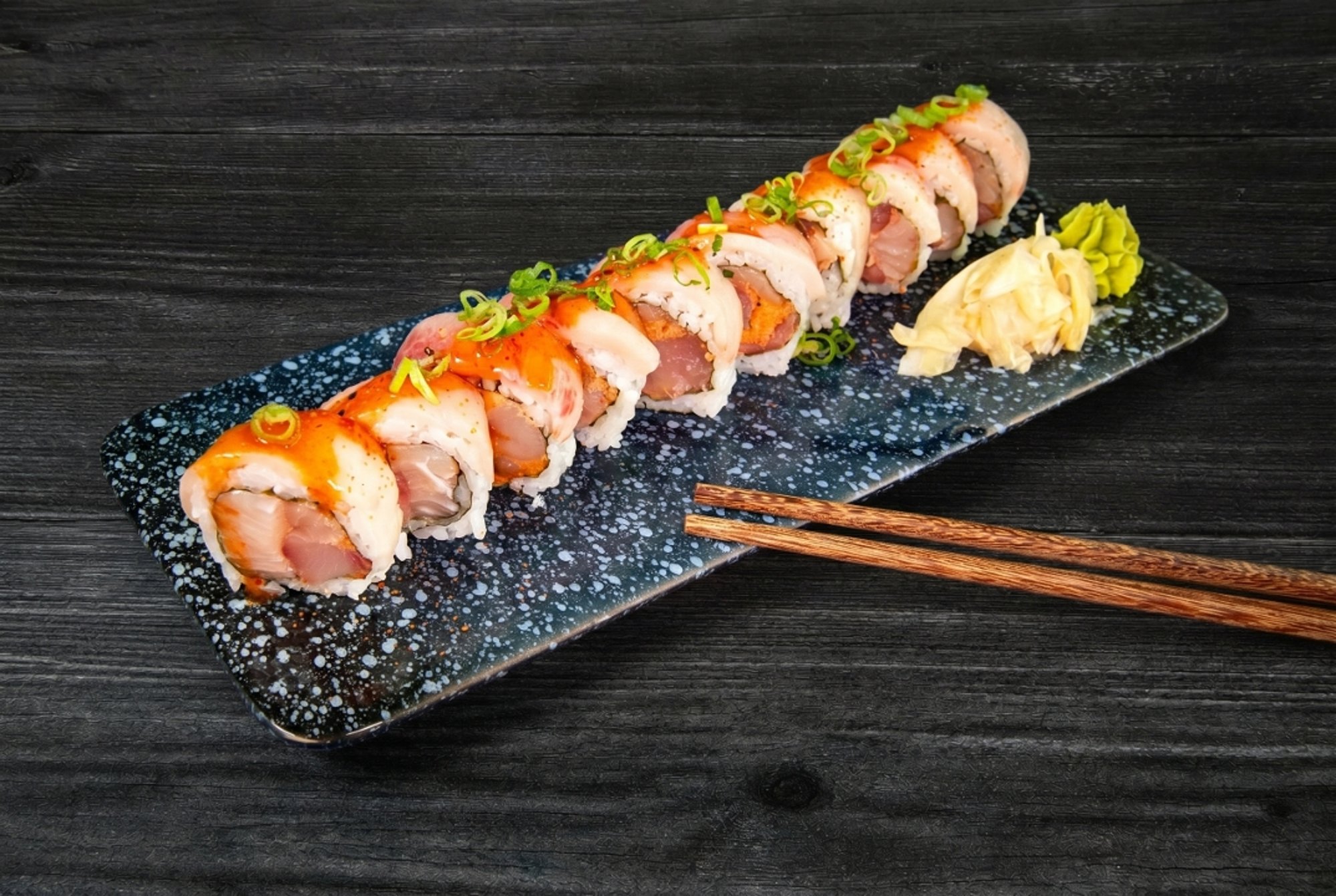 Spicy hamachi roll