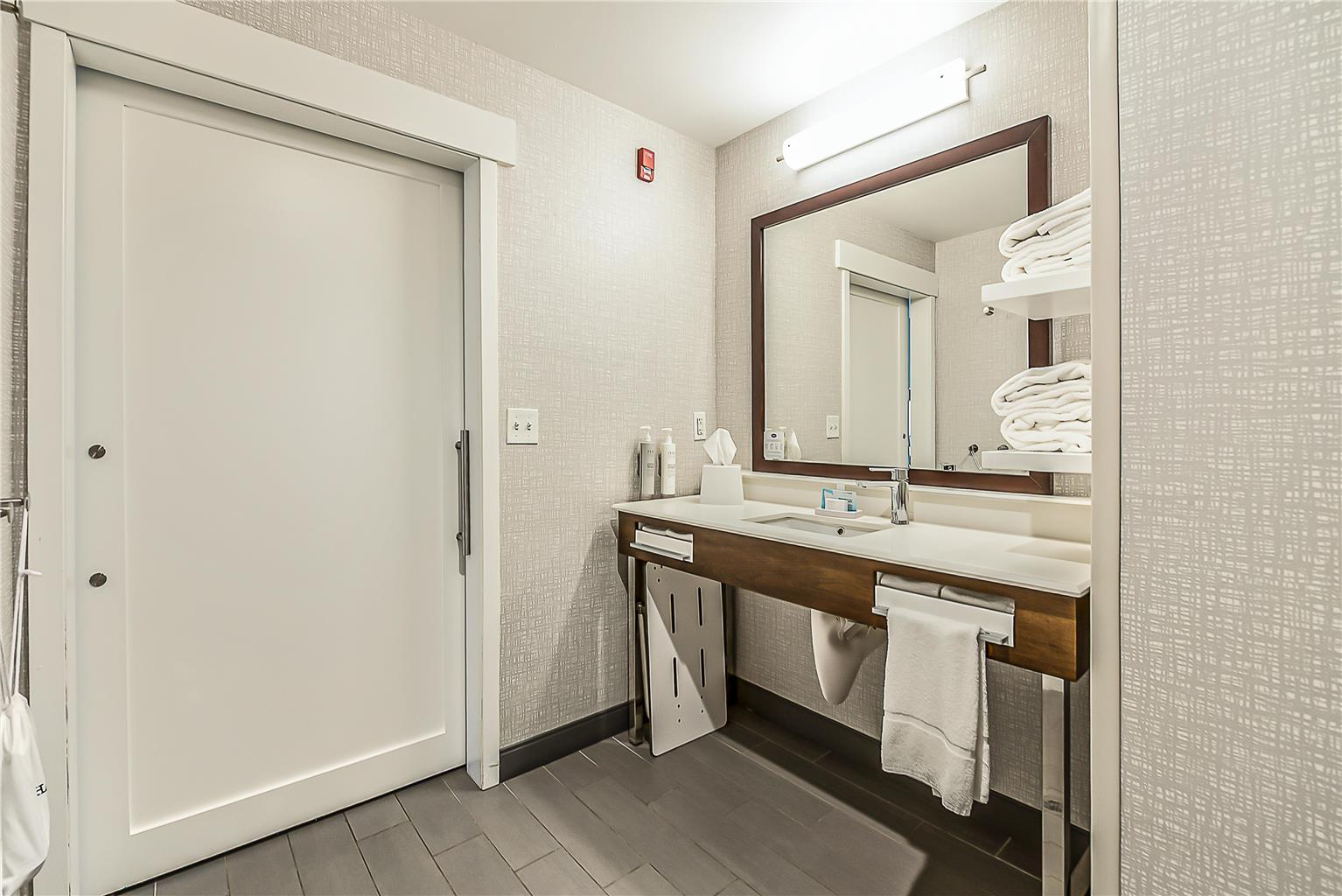 Hampton Inn & Suites Howell Image