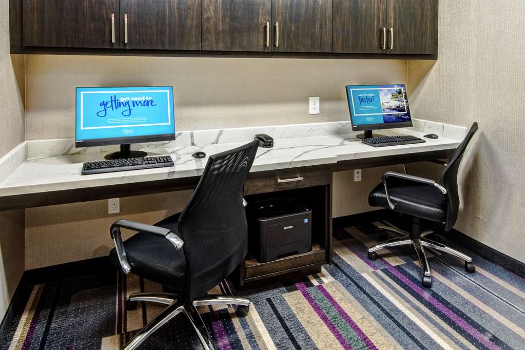Hampton Inn Fresno Airport Image