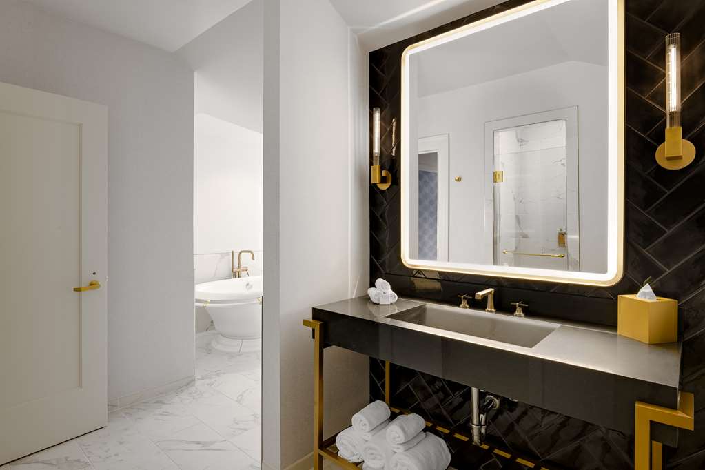 Hayes Mansion San Jose, Curio Collection by Hilton Image