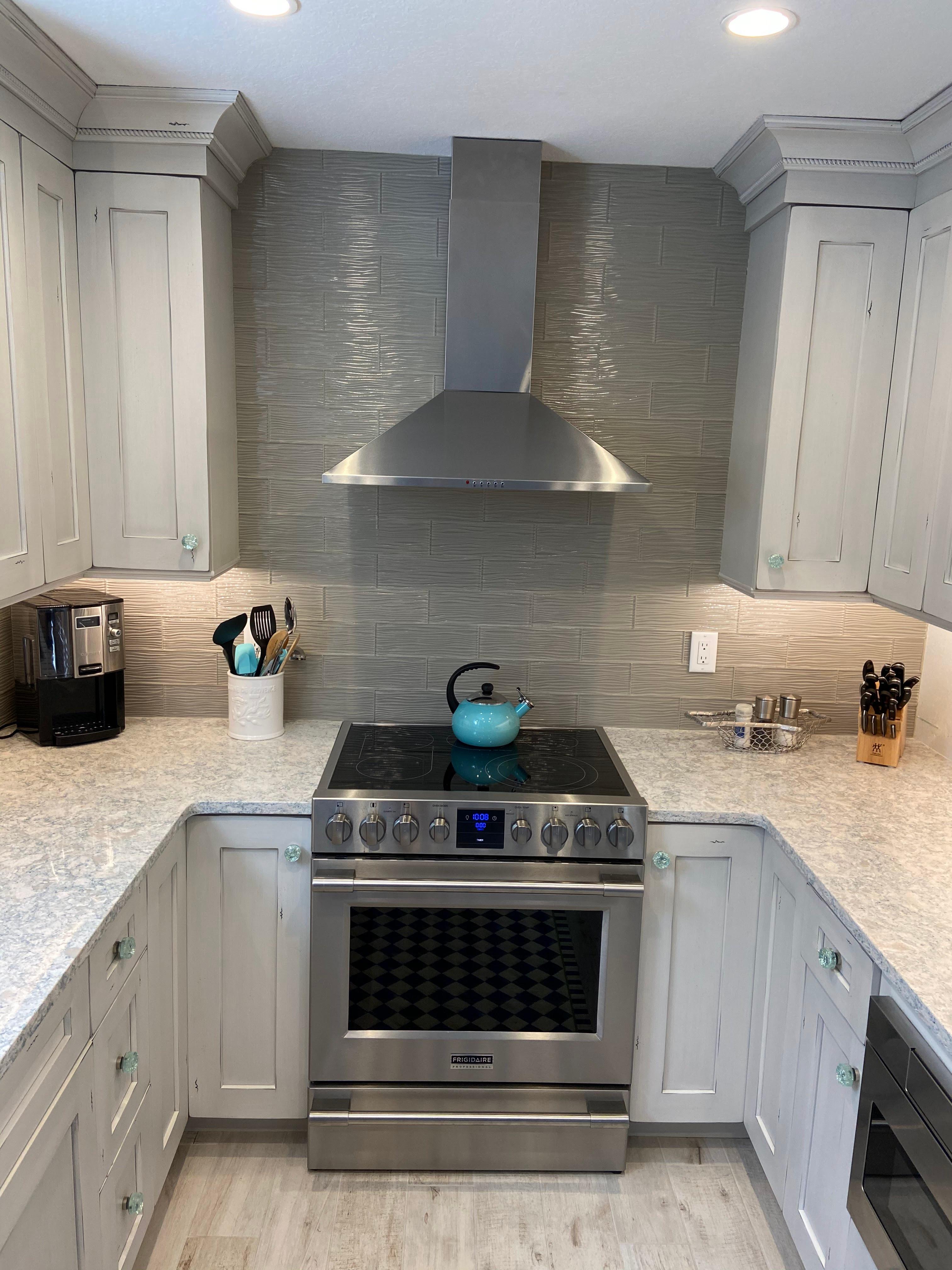 Island Kitchens & Baths Inc Image