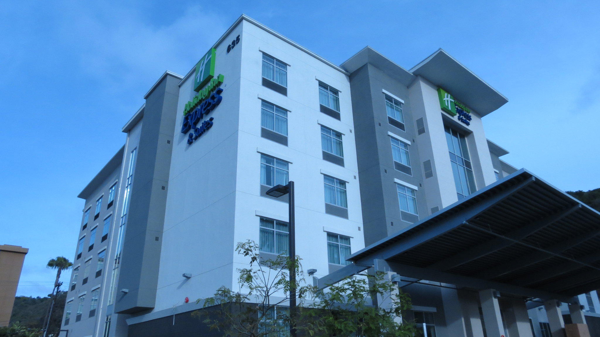 Holiday Inn Express & Suites San Diego - Mission Valley Photo