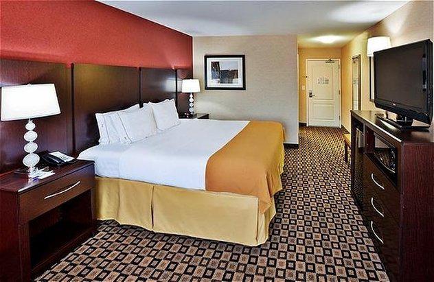 Holiday Inn Express & Suites Crawfordsville Photo