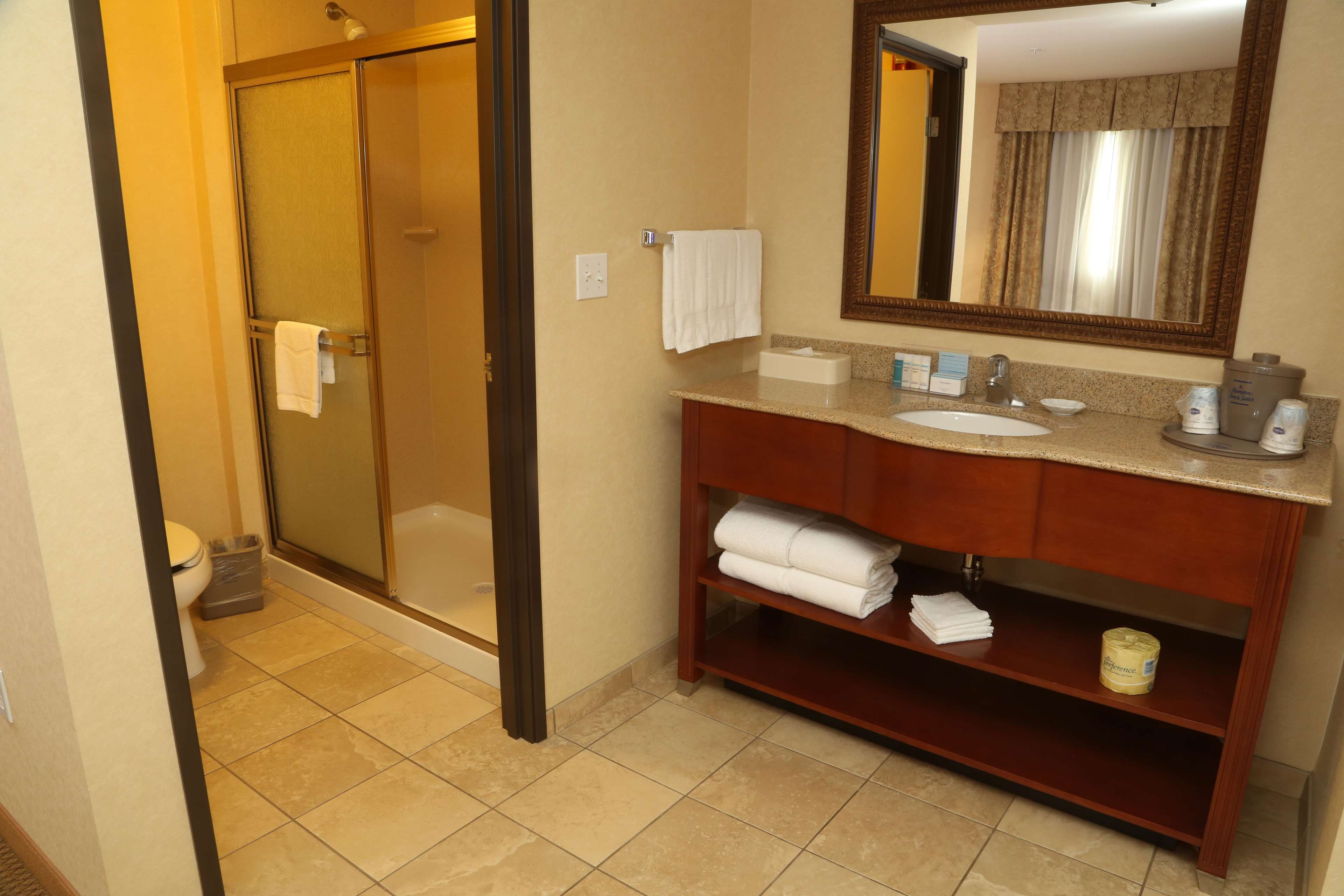 Hampton Inn & Suites Burlington Photo