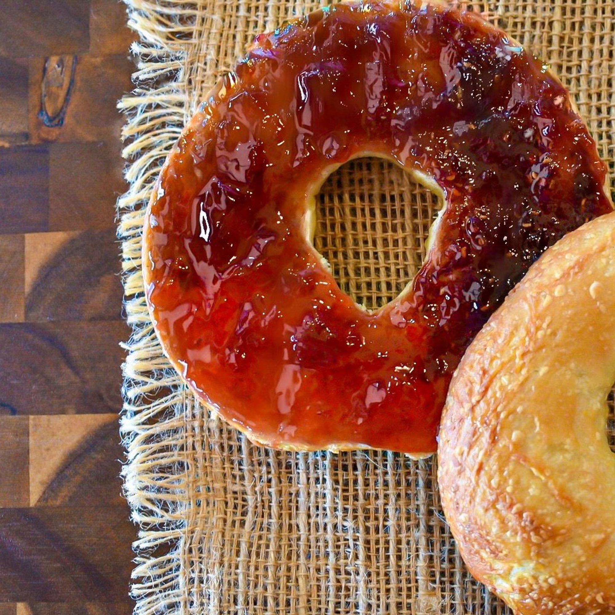 BAGEL W/CREAM CHEESE & JELLY