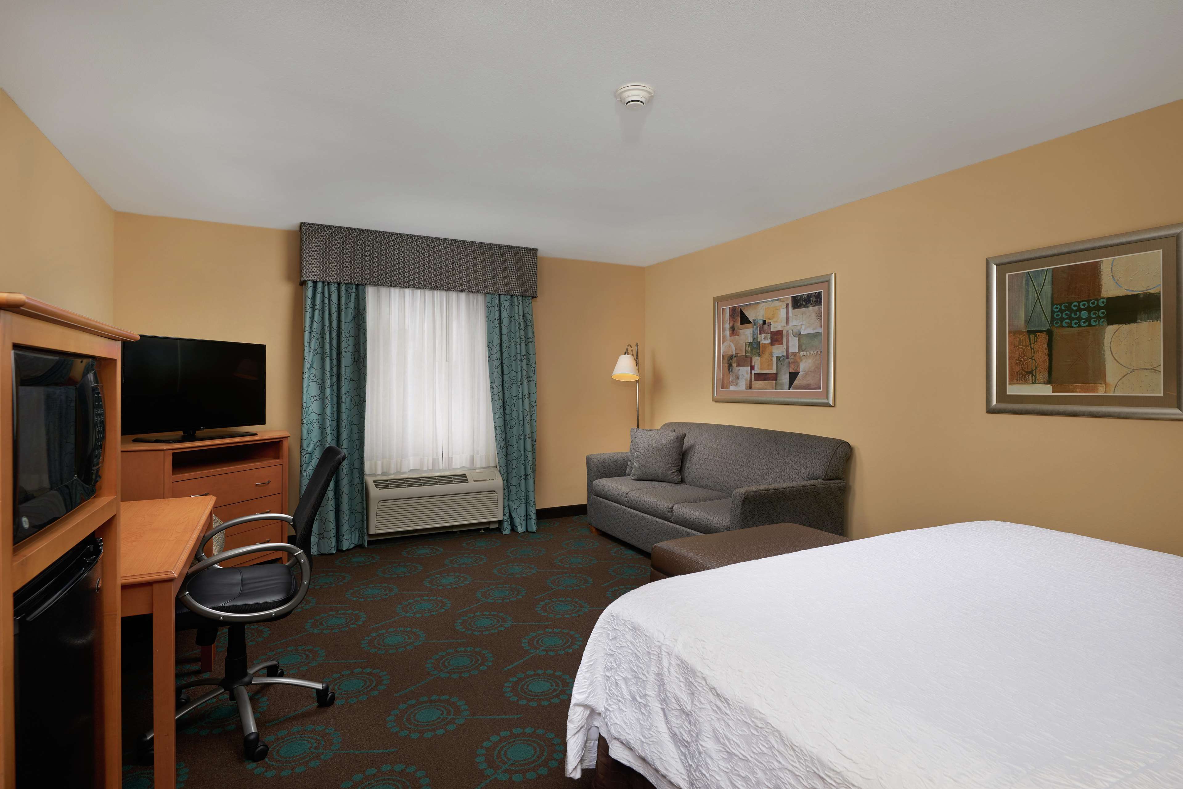 Hampton Inn & Suites Canton Photo