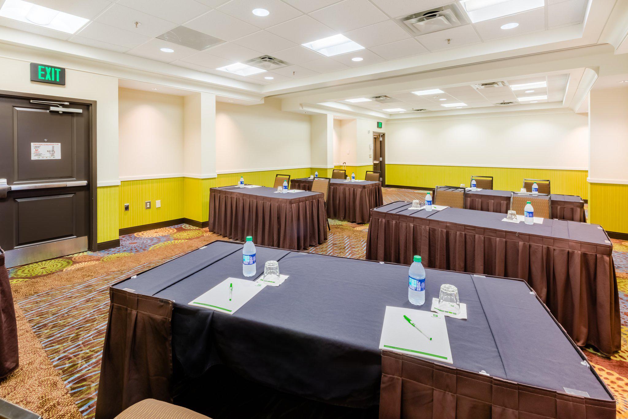 Holiday Inn & Suites Atlanta Airport-North Photo