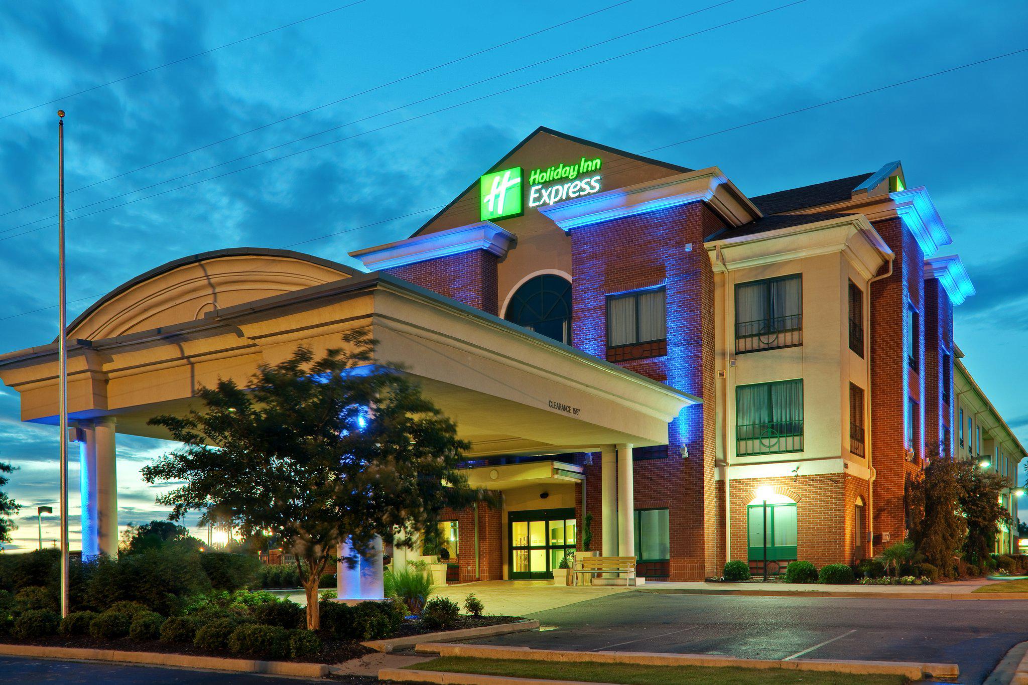 Holiday Inn Express & Suites Olive Branch Photo