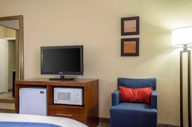Images Comfort Inn & Suites at Talavi