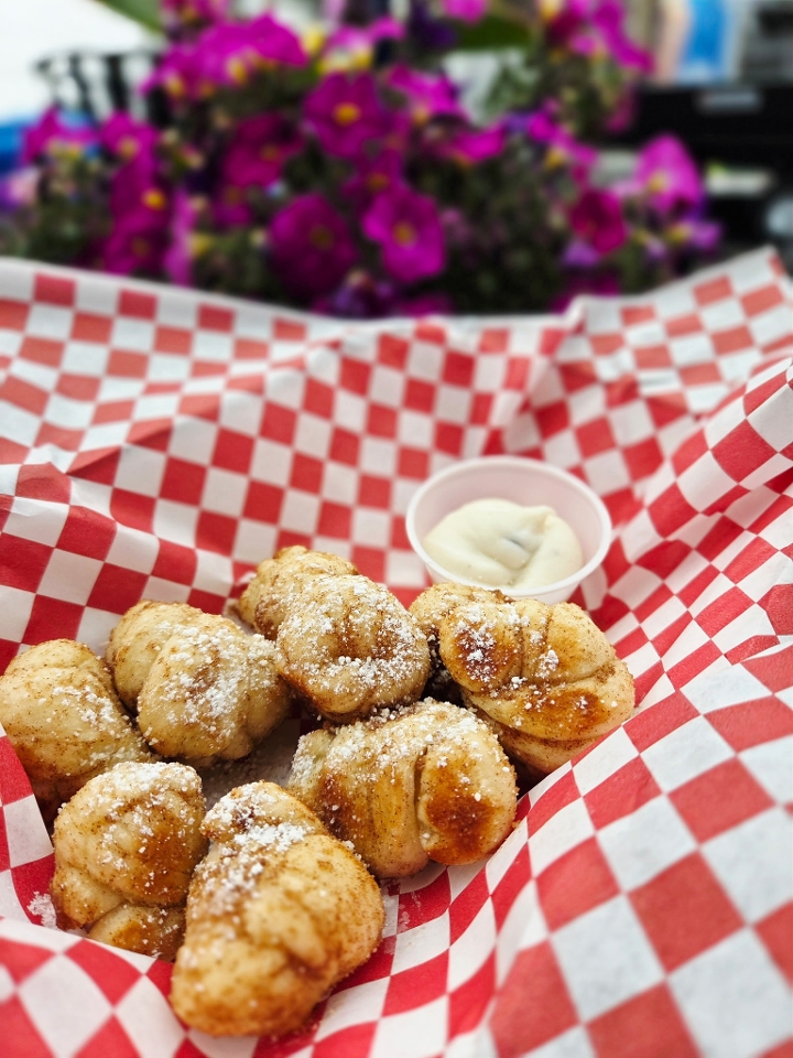Cinnamon Knots
