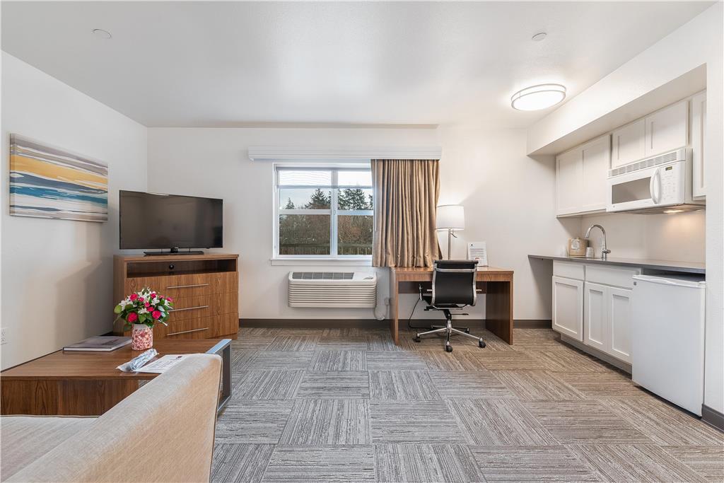 Marshall Suites Bainbridge Island, SureStay Collection Image