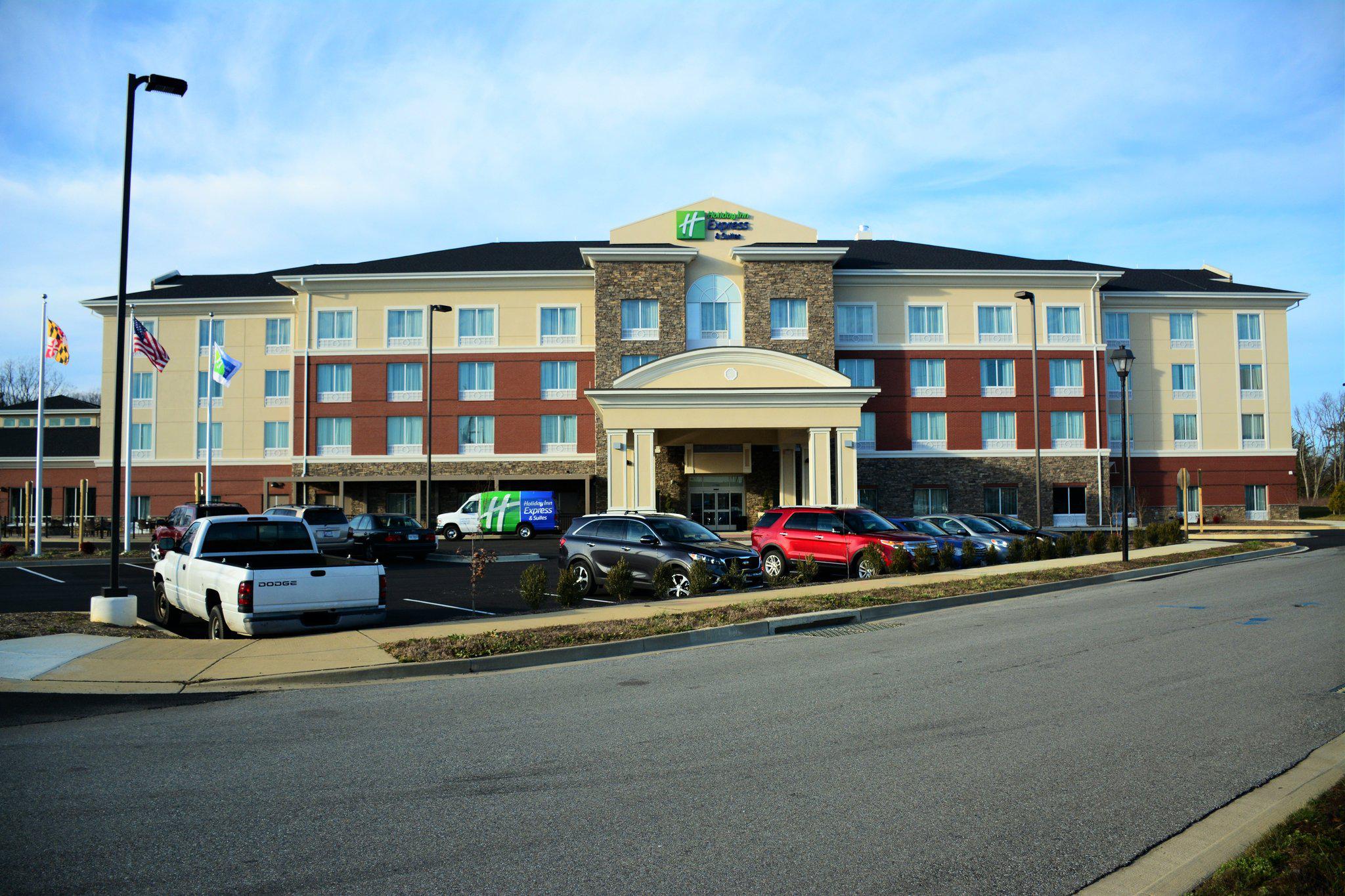 Holiday Inn Express & Suites Lexington Park-California Photo