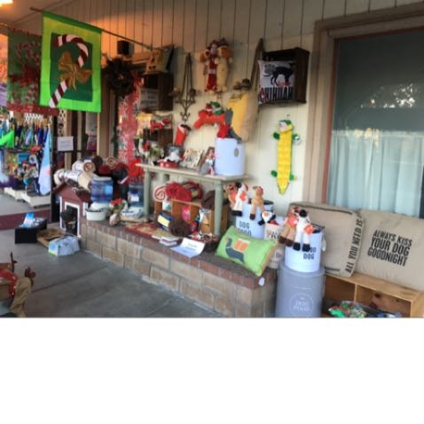 Wagon Train Feed and Pet Image