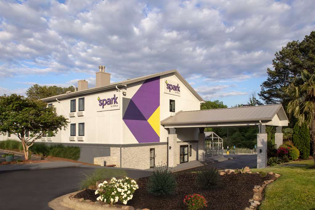 Spark by Hilton Atlanta Cumberland Ballpark Logo