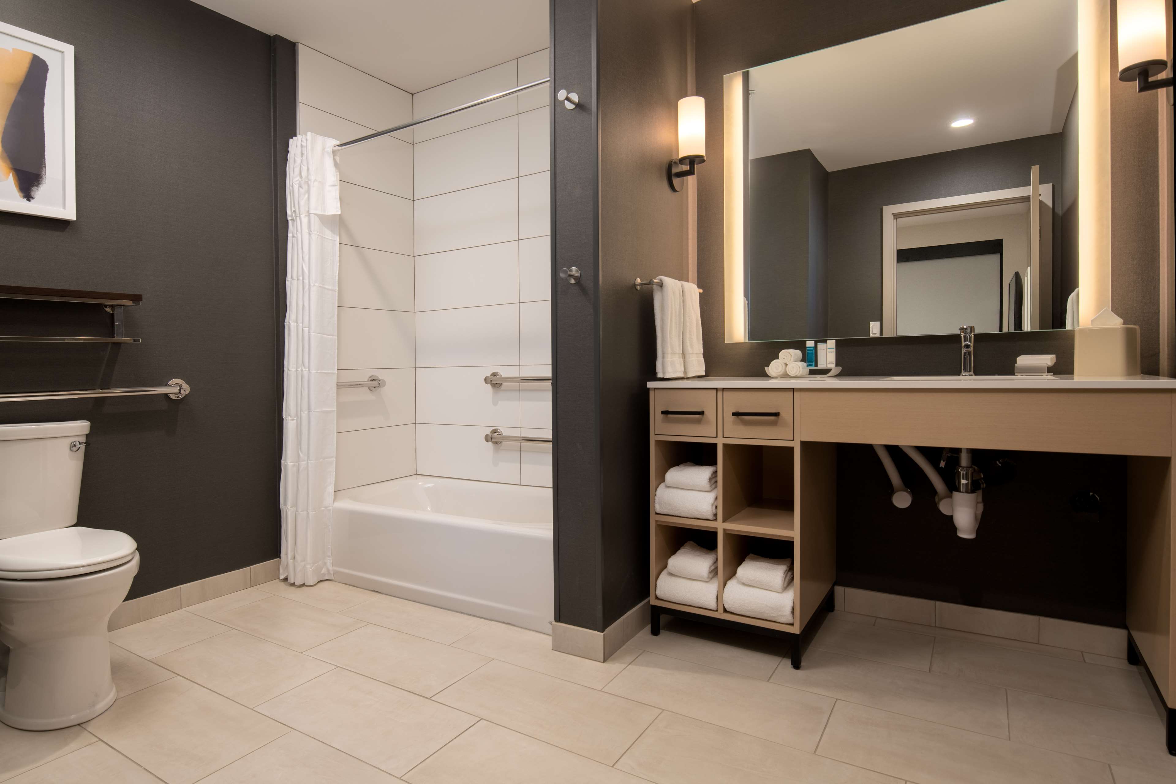 Guest room bath