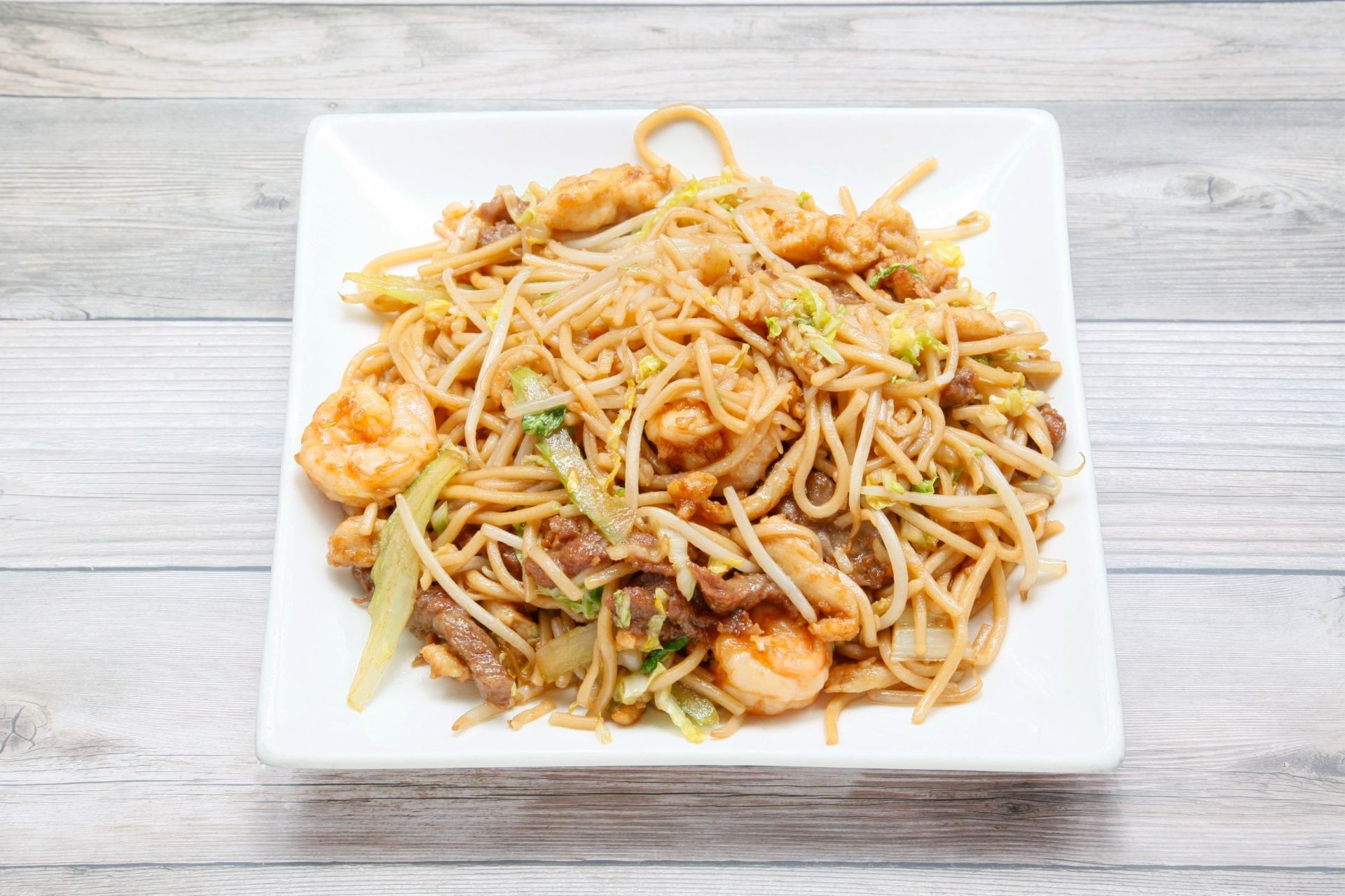 Three flavors chow mein / 三鲜炒面