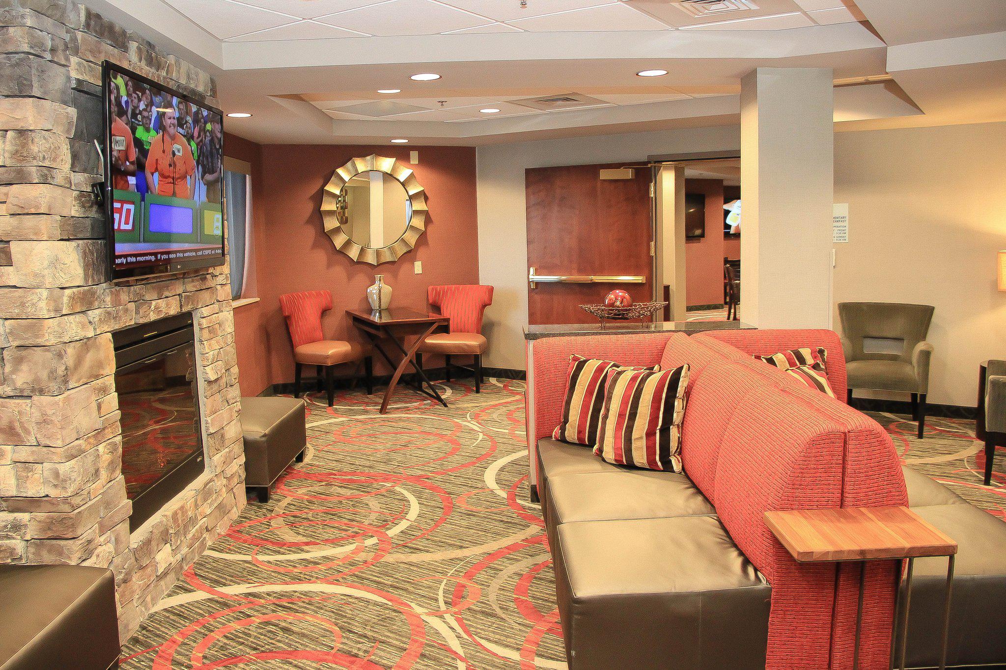 Holiday Inn Express & Suites Colorado Springs Airport Photo