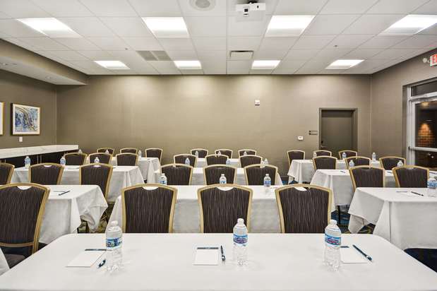 Images Homewood Suites by Hilton Warren Detroit