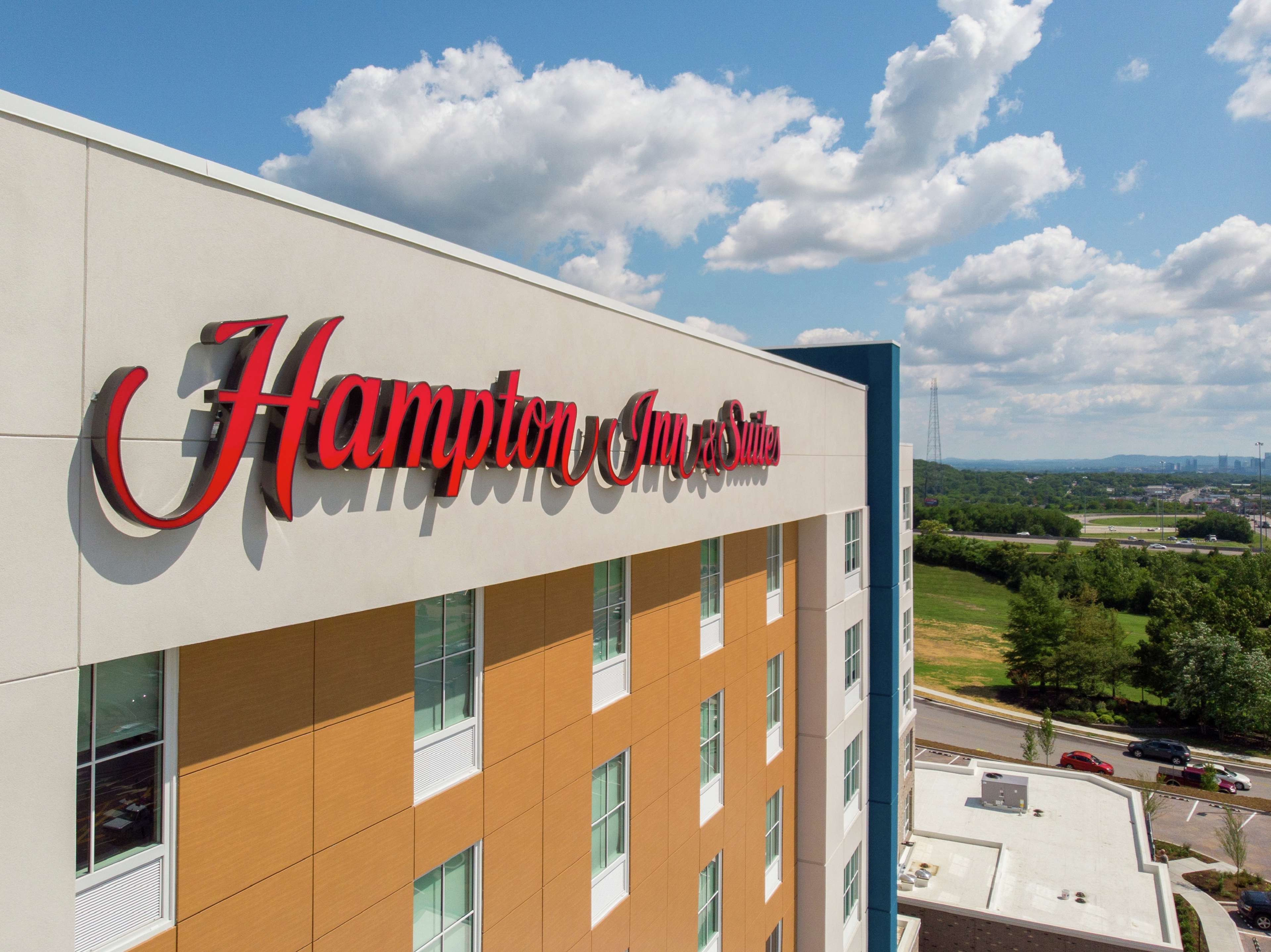 Hampton Inn & Suites by Hilton Nashville North Skyline Photo