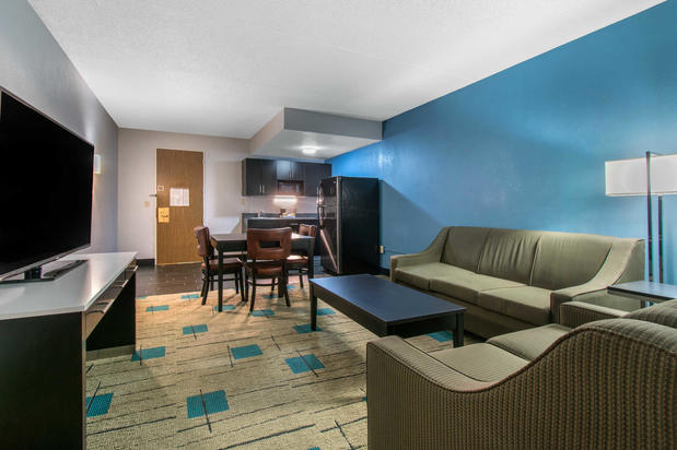 Images Clarion Inn & Suites