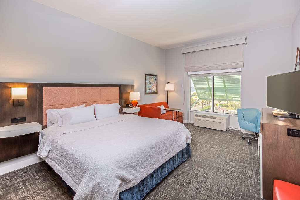 Hampton Inn Pensacola Beach Image