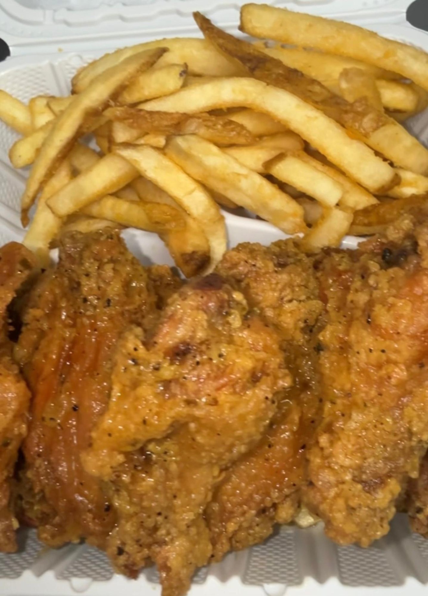 10pc Fried Chicken Wings w/ Fries