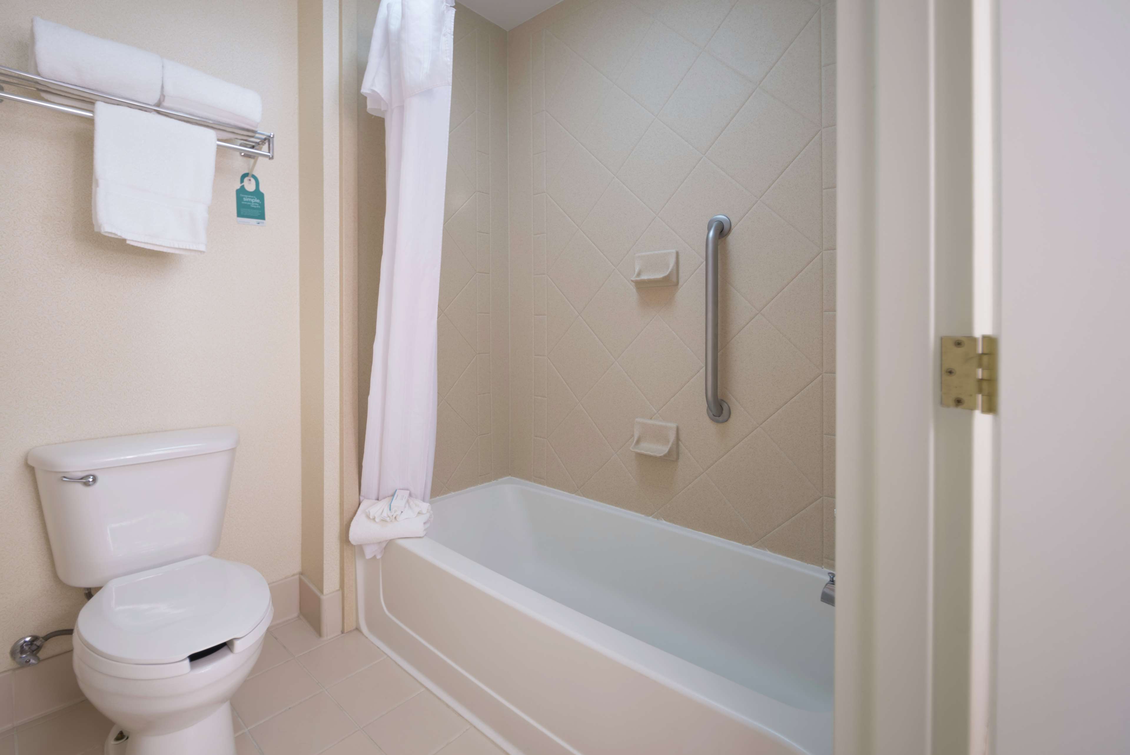 Guest room bath
