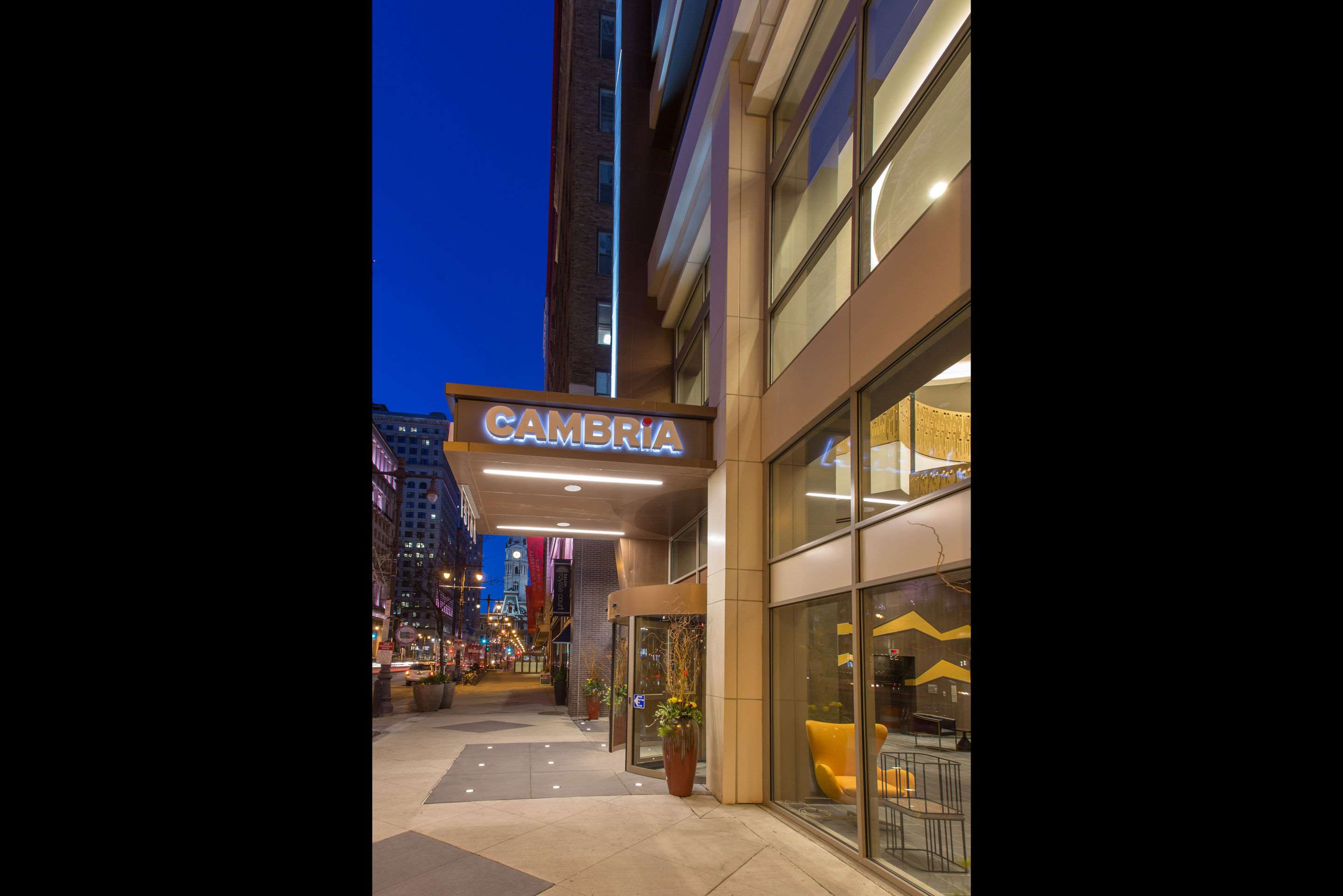 Cambria Hotel Philadelphia Downtown Center City Photo