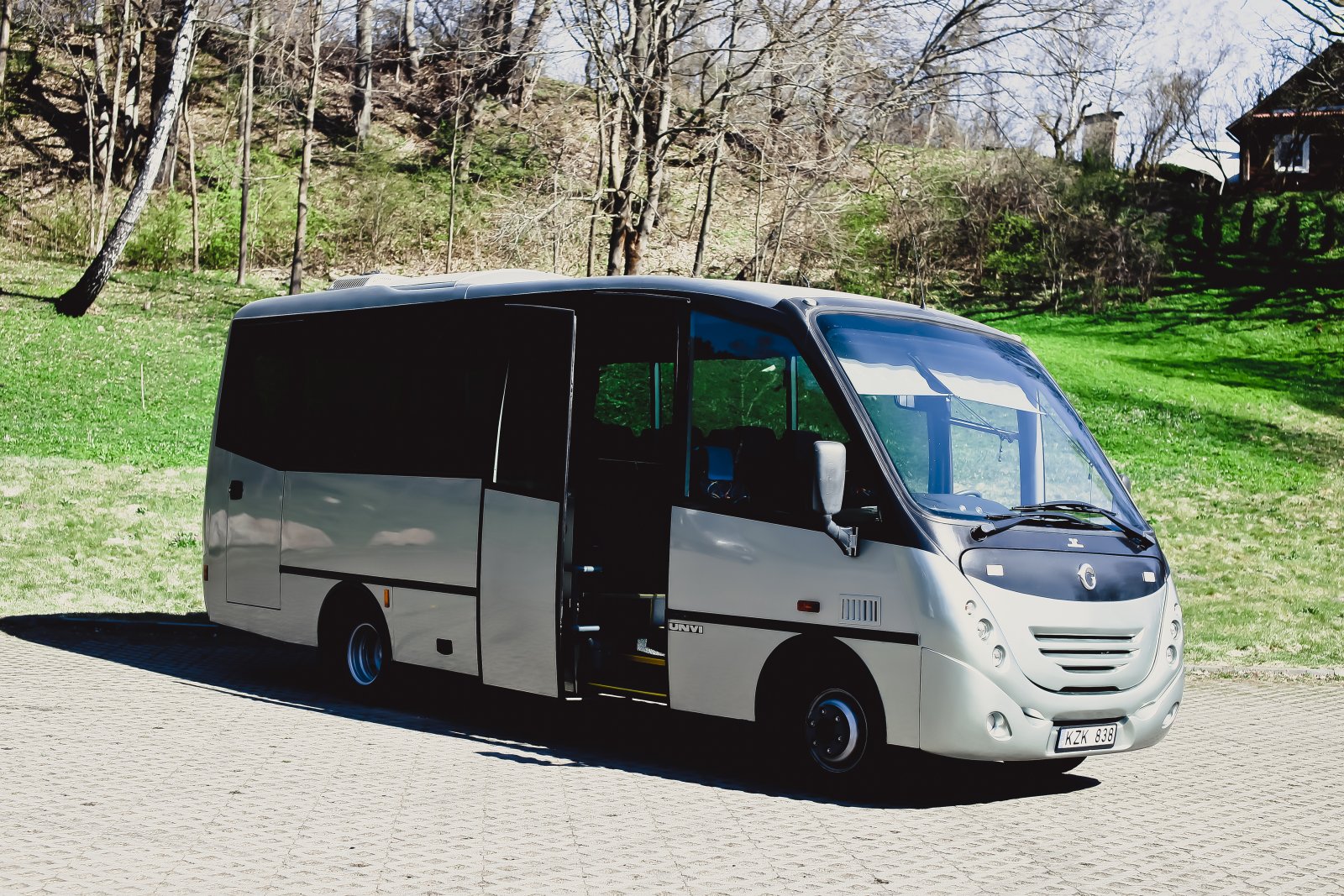 Iveco – seating capacity: 27 passengers + 1 guide + 1 driver