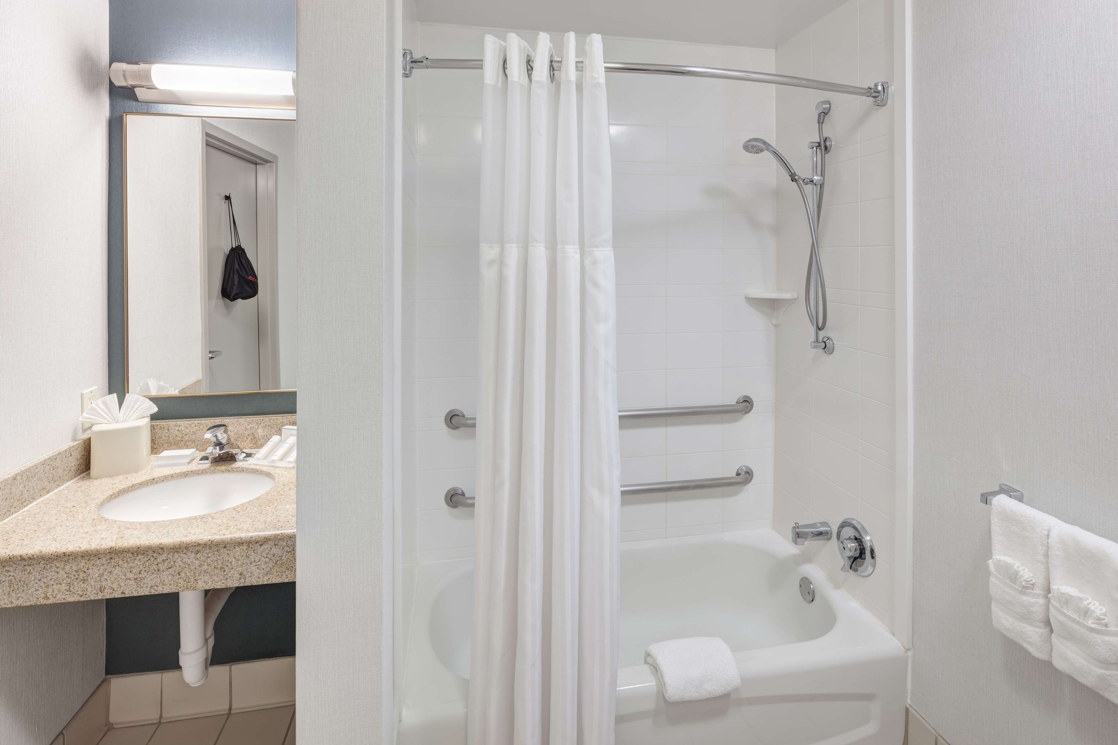 Guest room bath