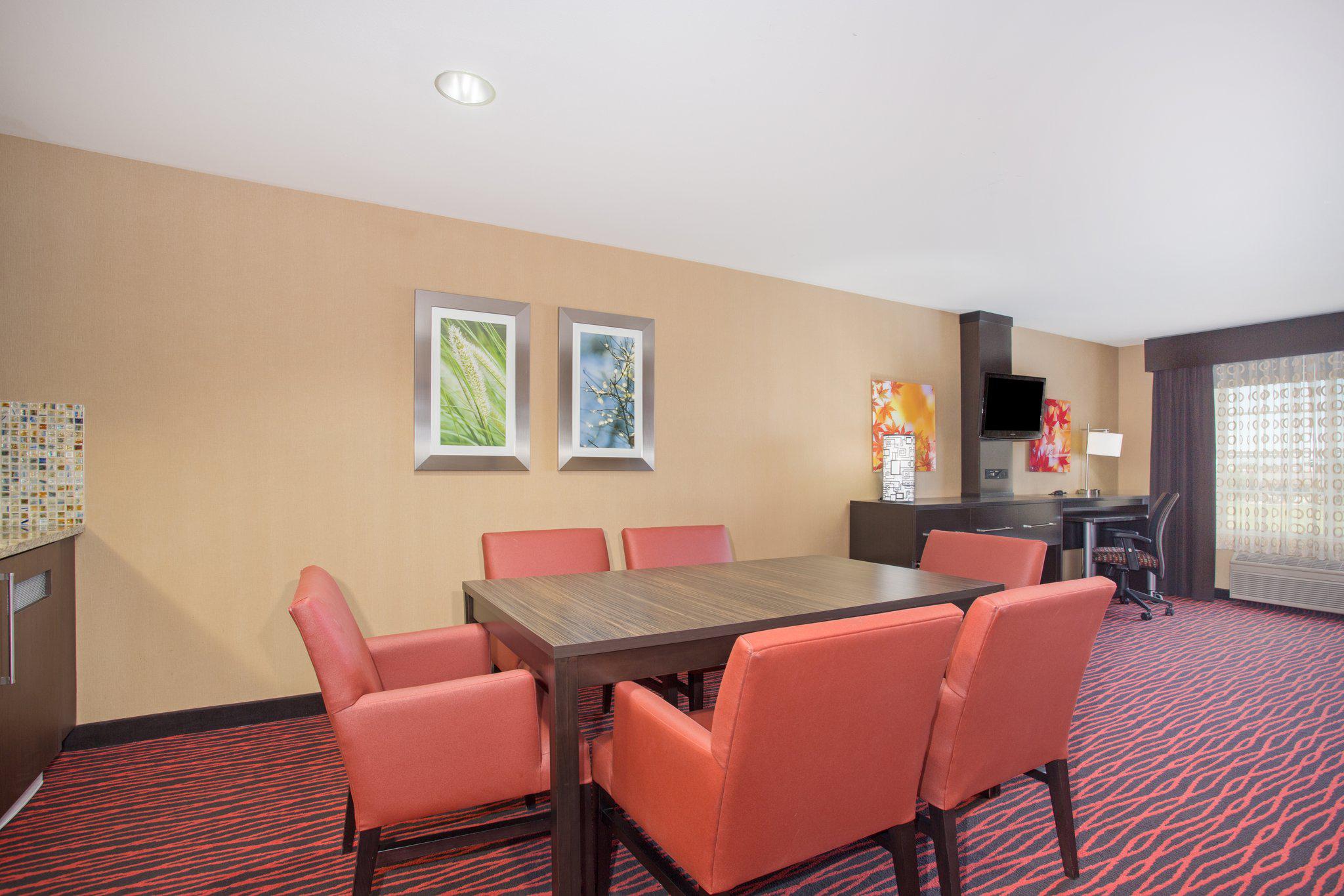 Holiday Inn Colorado Springs Airport Photo