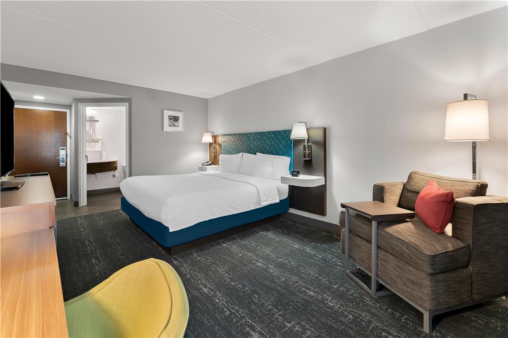 Hampton Inn & Suites Newtown Image