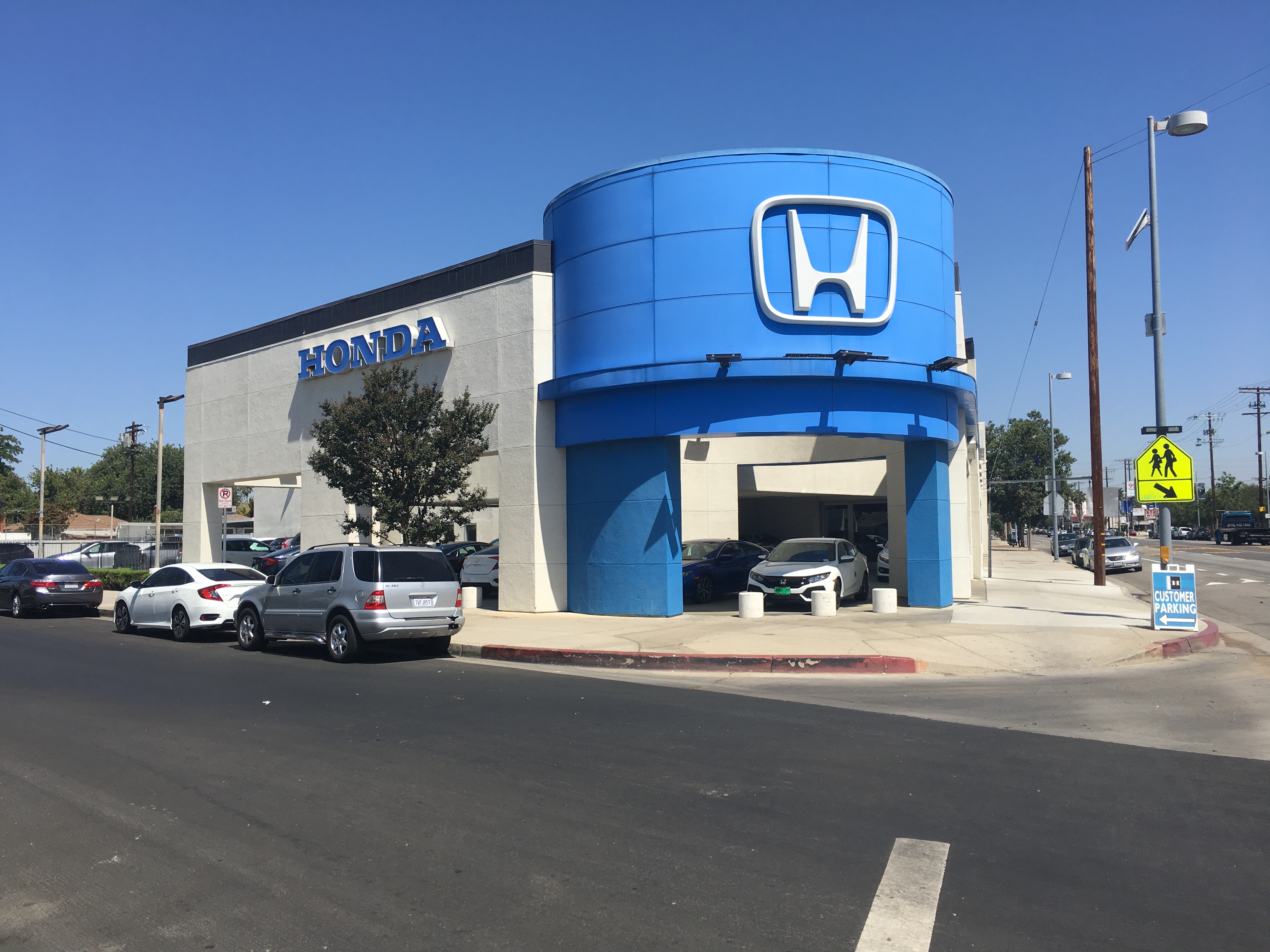 Ocean Honda of North Hollywood Photo